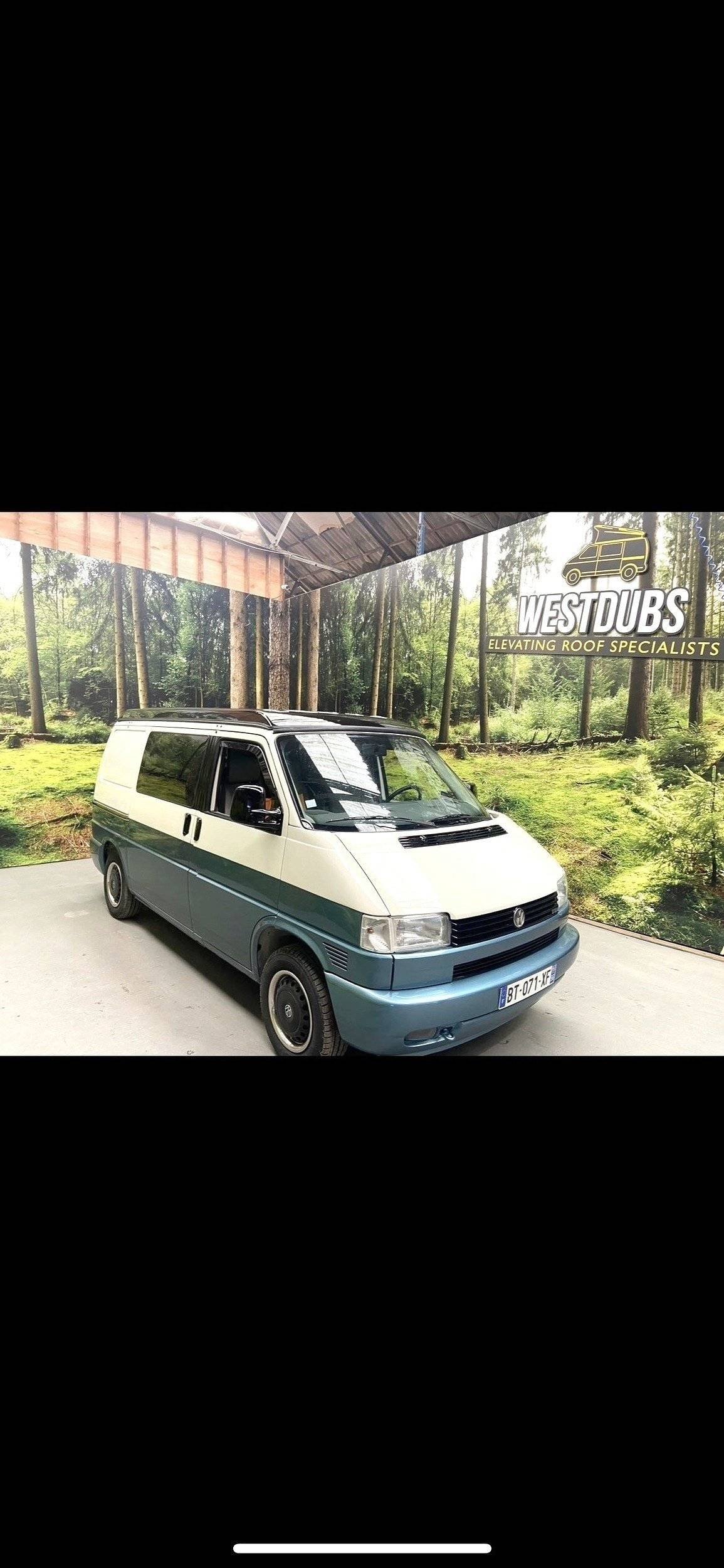 Front view from 3/4 Volkswagen T4 - Yescapa