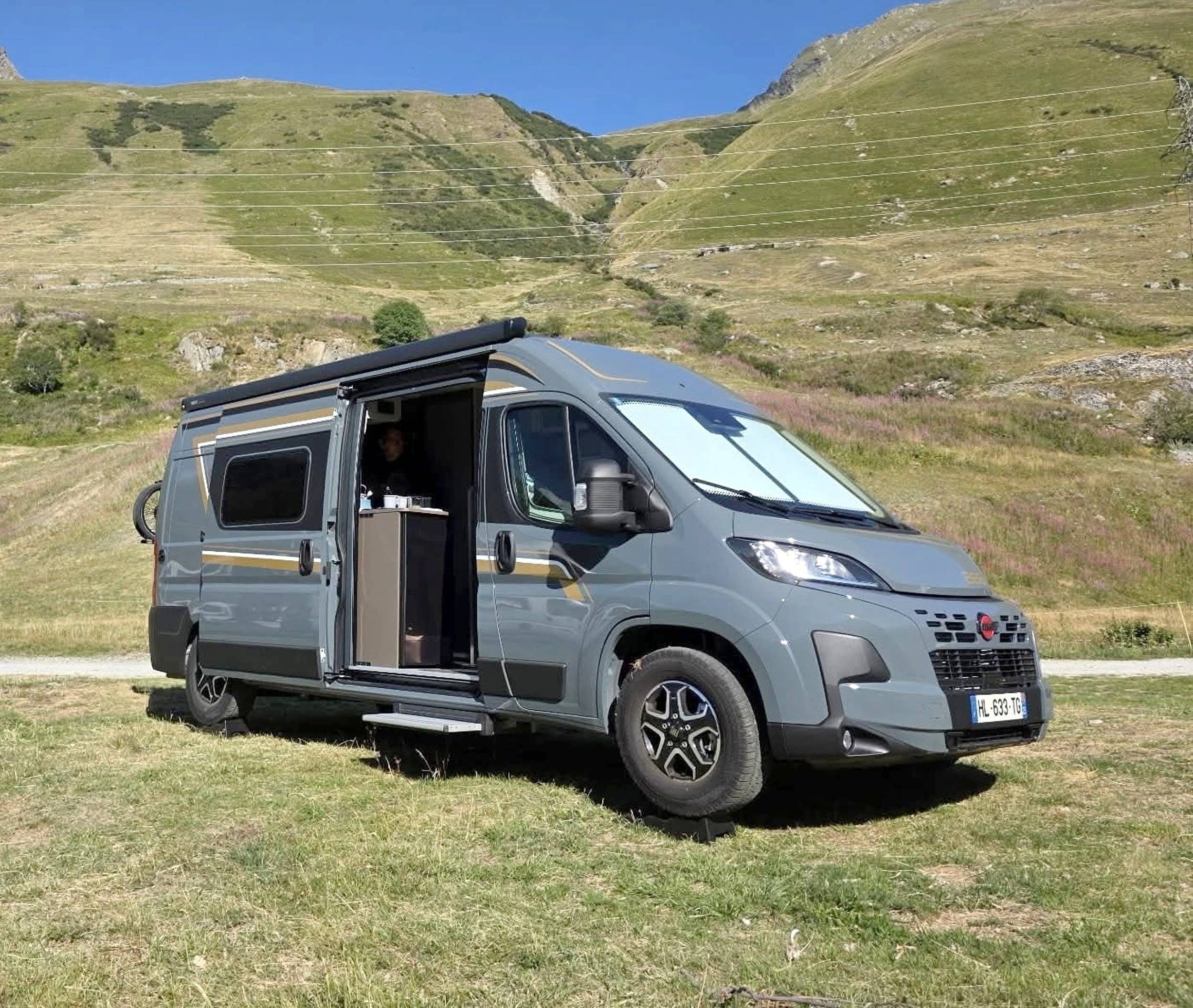schräge Vorderansicht Fiat Ducato Multijet 3 - 2,2L 140 ch - Yescapa
