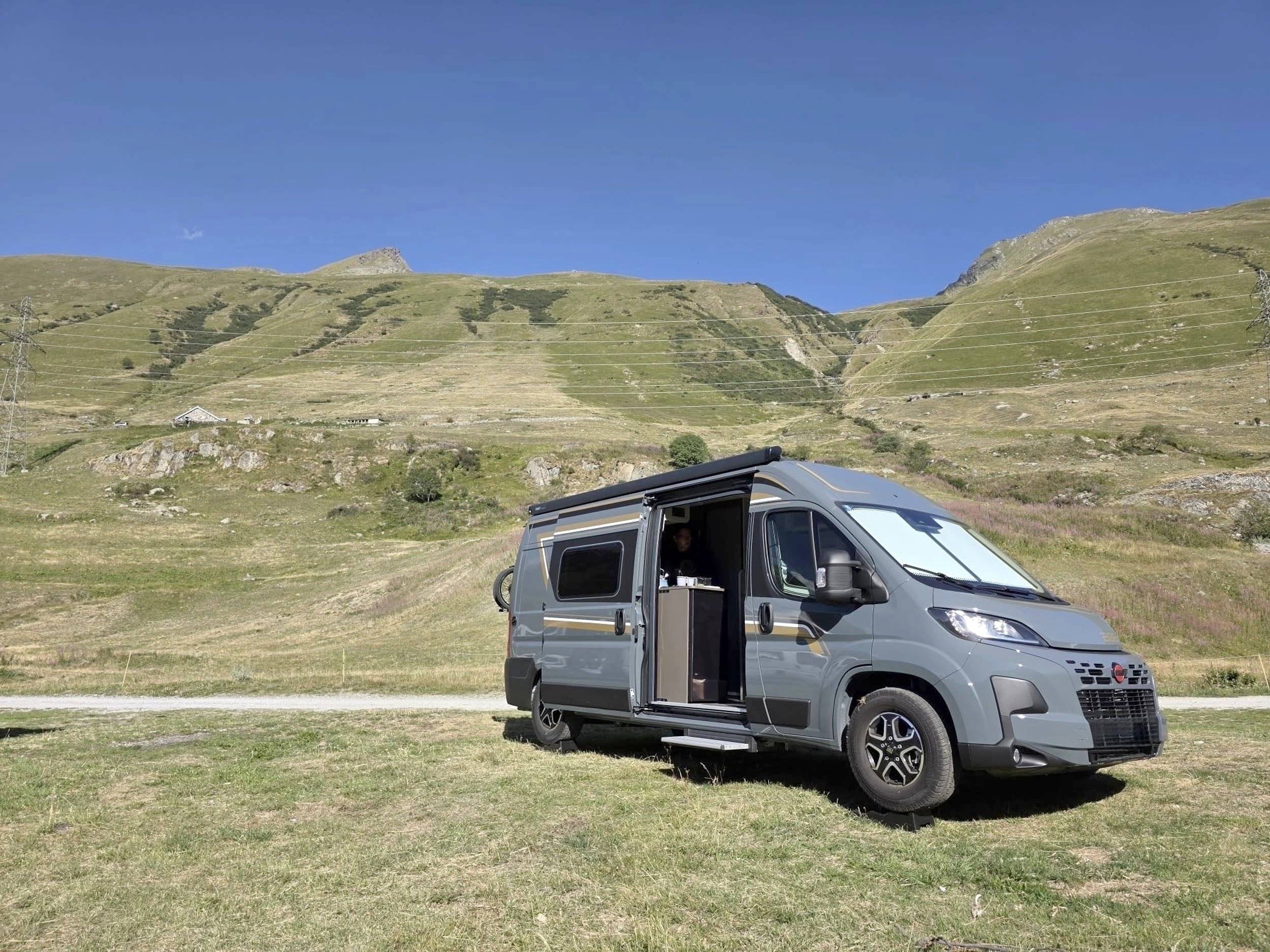 Vue avant de 3/4 Fiat Ducato Multijet 3 - 2,2L 140 ch - Yescapa