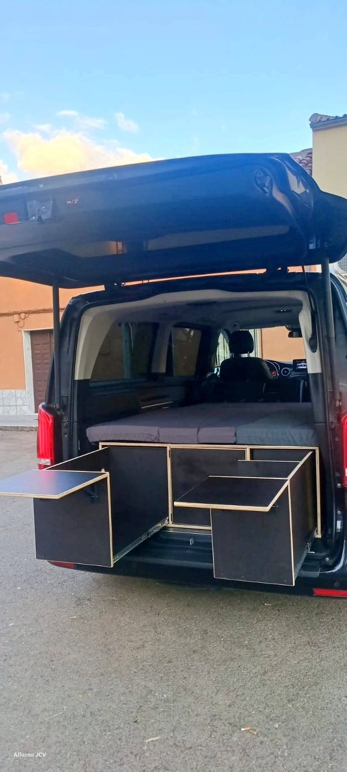 Plazas en cama Mercedes V250 - Yescapa