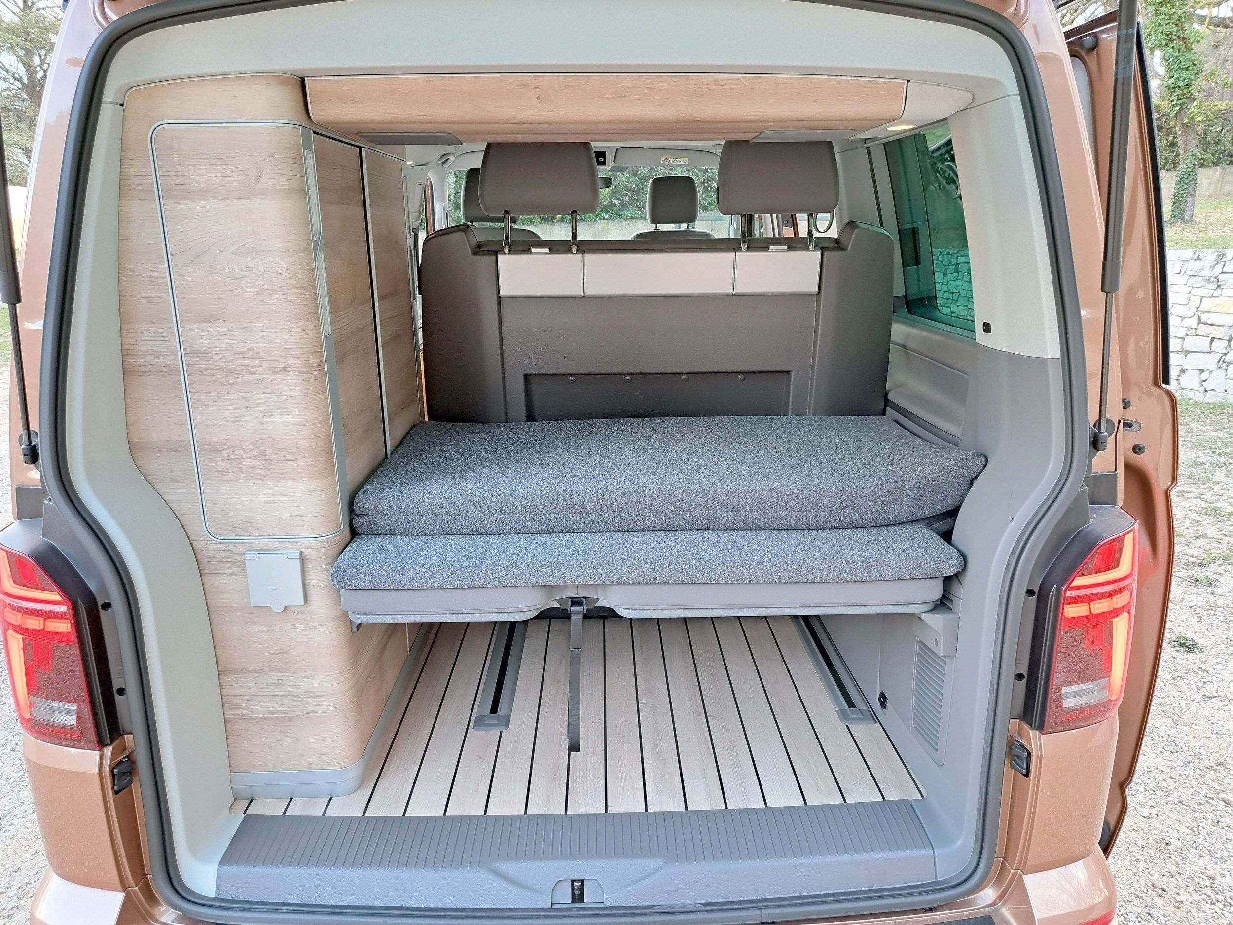 Berth Volkswagen T6 California Coast - Yescapa