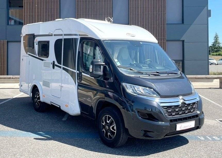 Front view from 3/4 Citroën - Yescapa