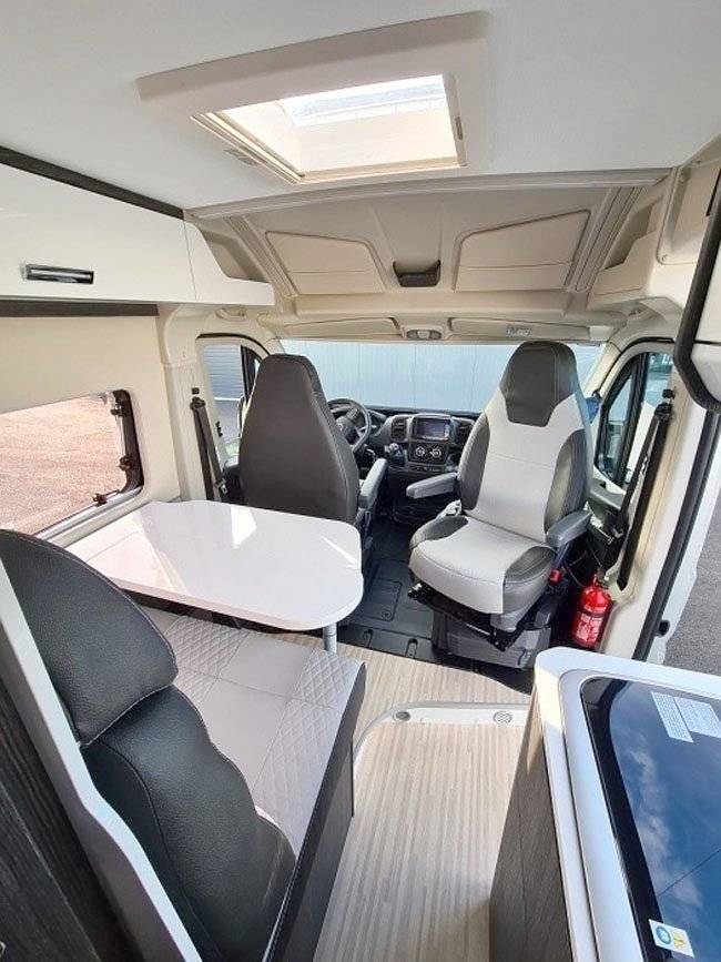 Dining Area Fiat Fiat Ducato 2.2l 140 CV - Yescapa