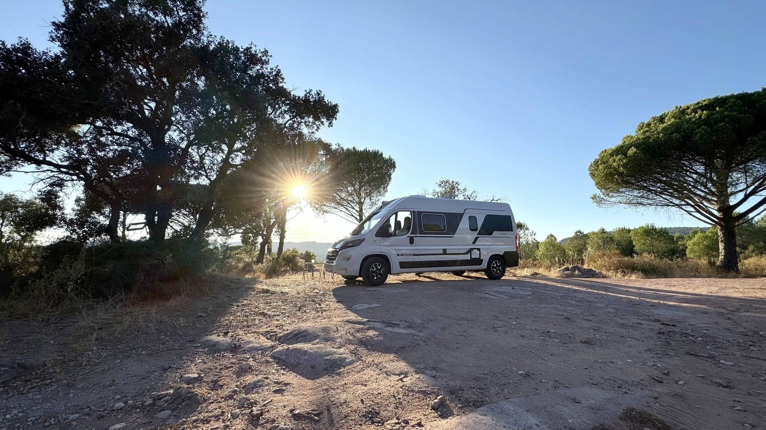 schräge Vorderansicht Fiat DUCATO 2.3 140CV - Yescapa
