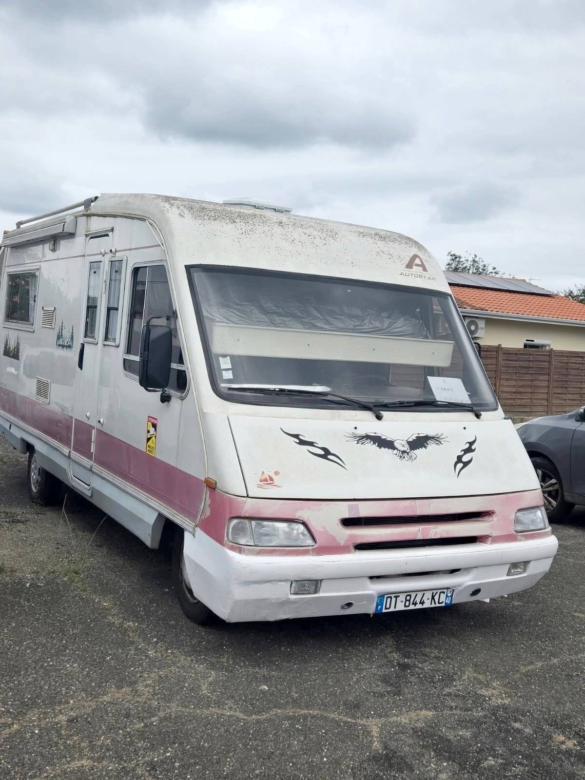 Voorkant 3/4 Peugeot - Yescapa
