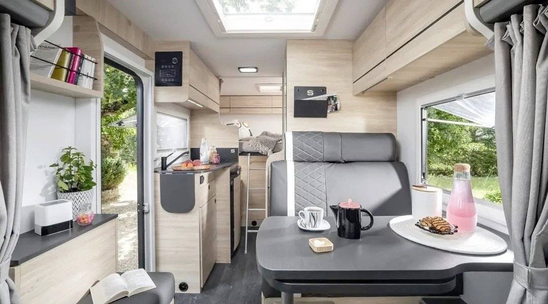 Challenger ford transit