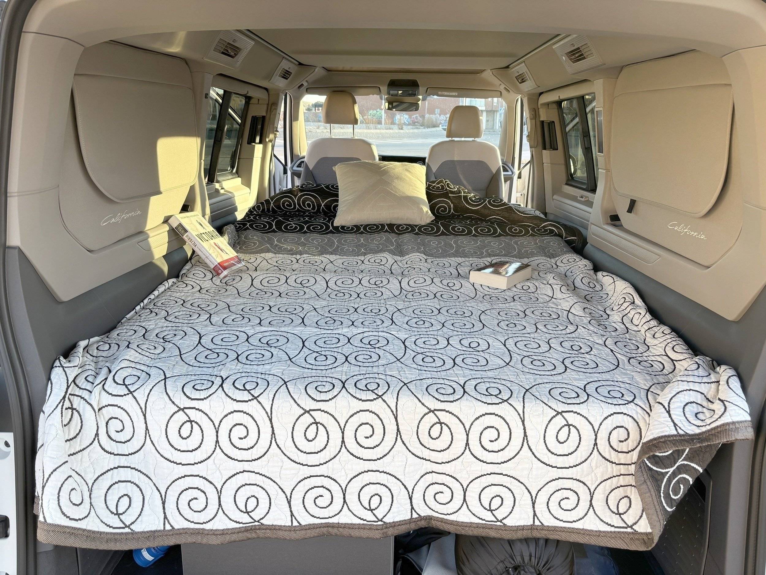Couchages Volkswagen VOLKSWAGEN T7 CALIFORNIA COAST - Yescapa
