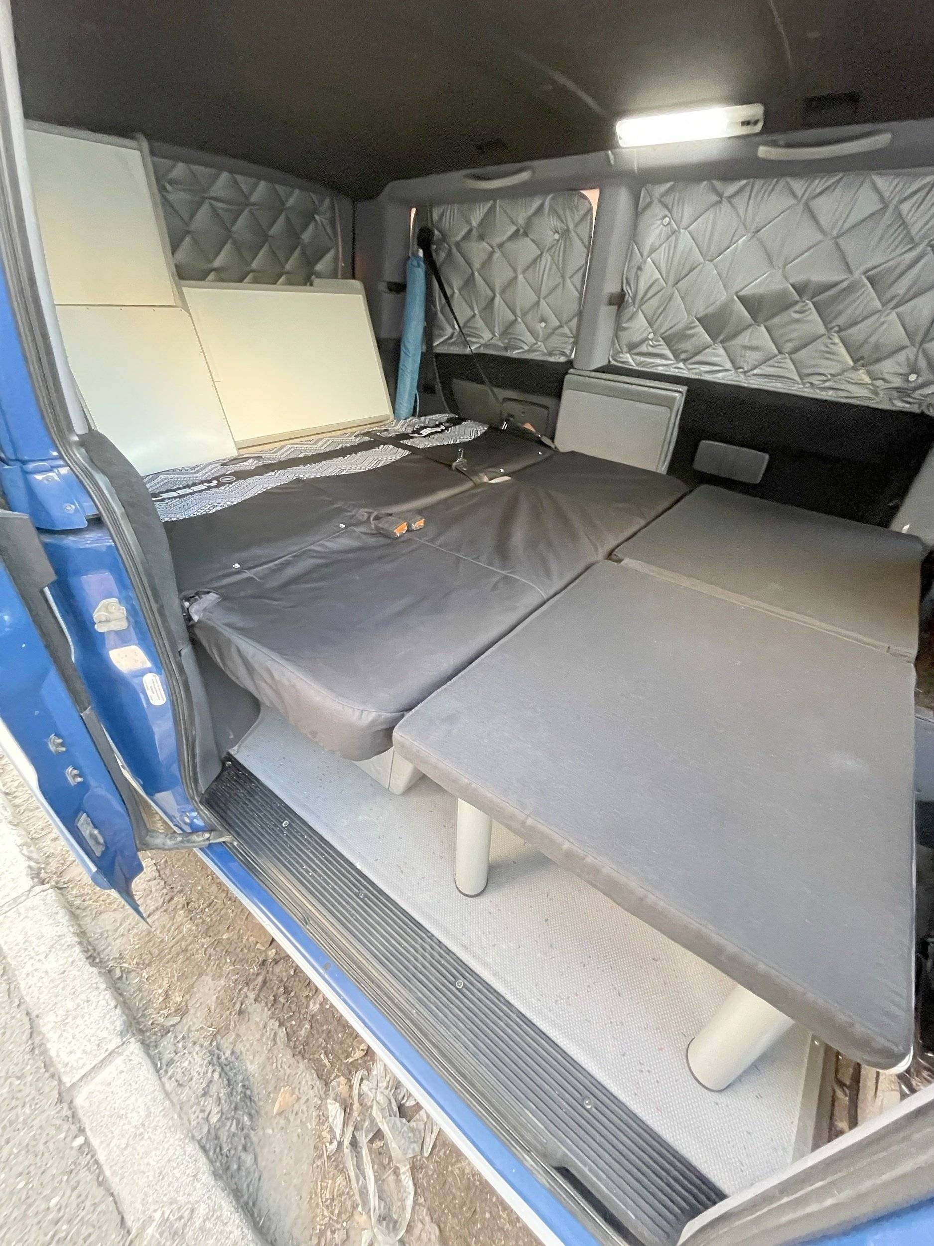 Plazas en cama Mercedes Vito 2,2 l 114 ch - Yescapa