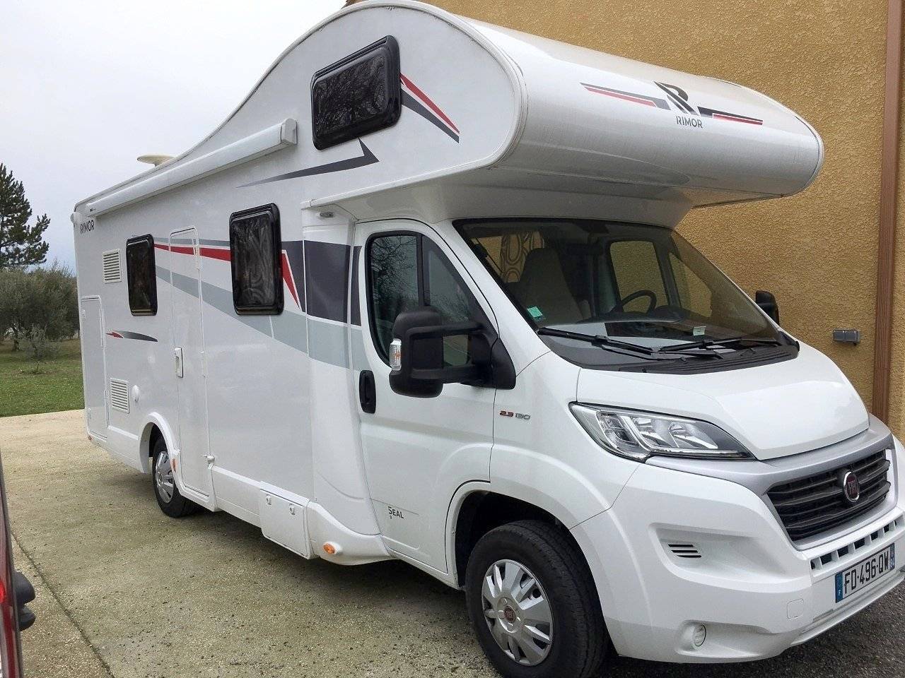 Vista frontale a ¾ Fiat Ducato 2,3 130 ch - Yescapa