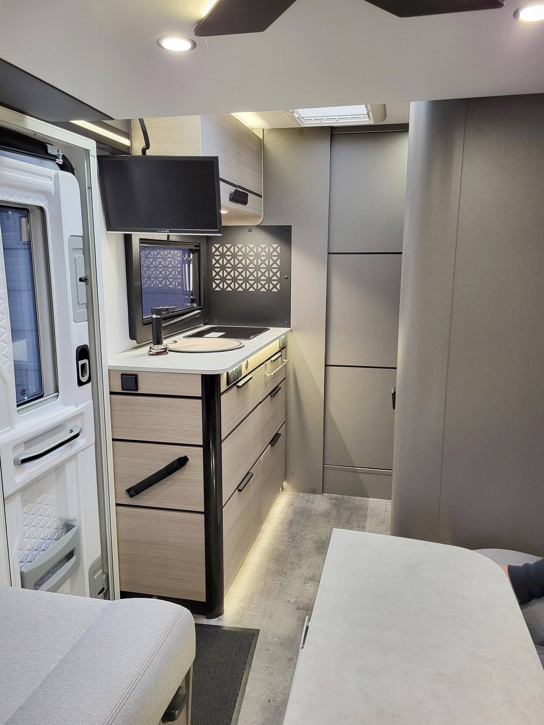 Challenger Challenger 250 Open Edition