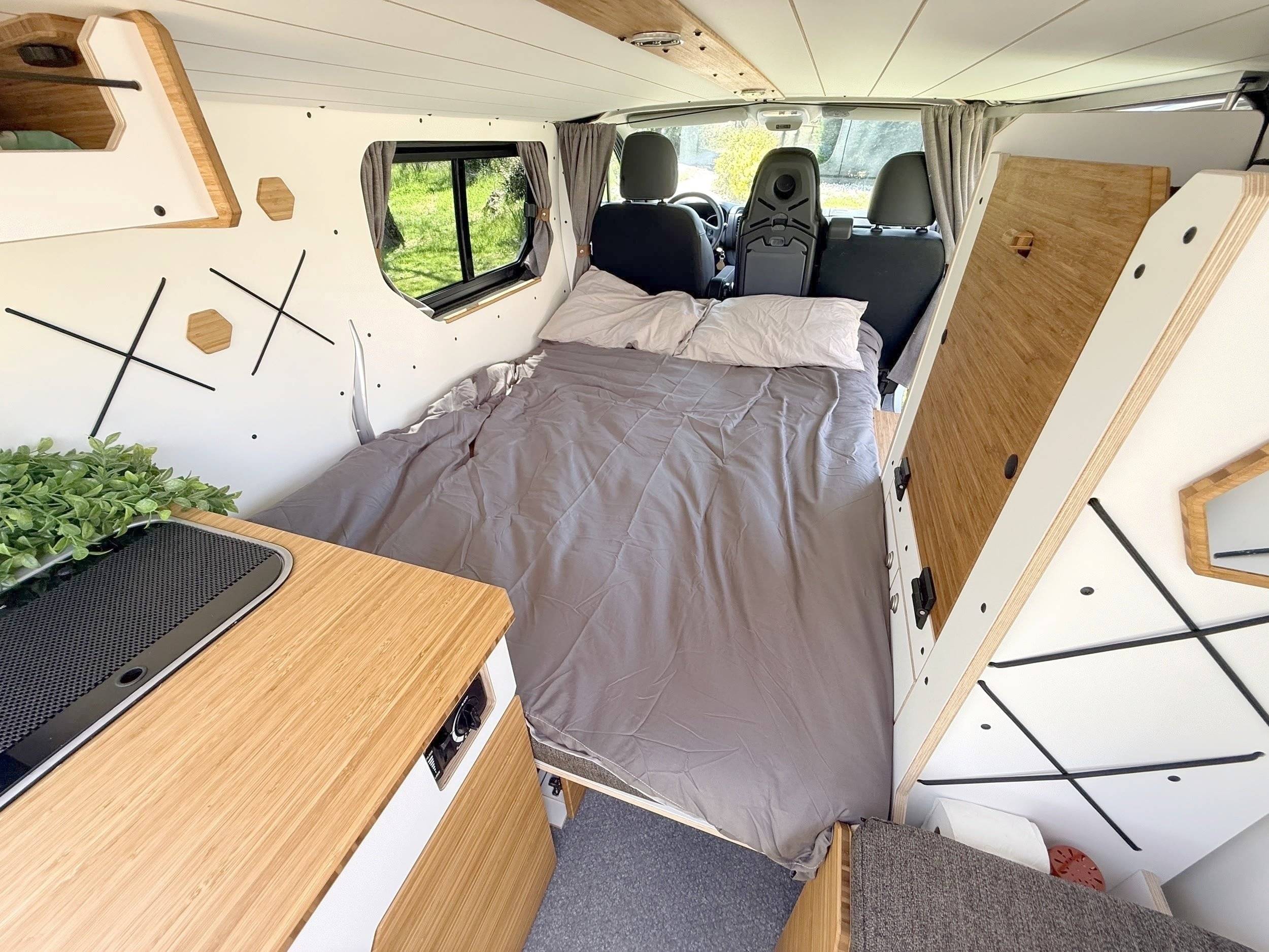 Schlafplätze Renault Trafic 2,0 l 145cc - Yescapa