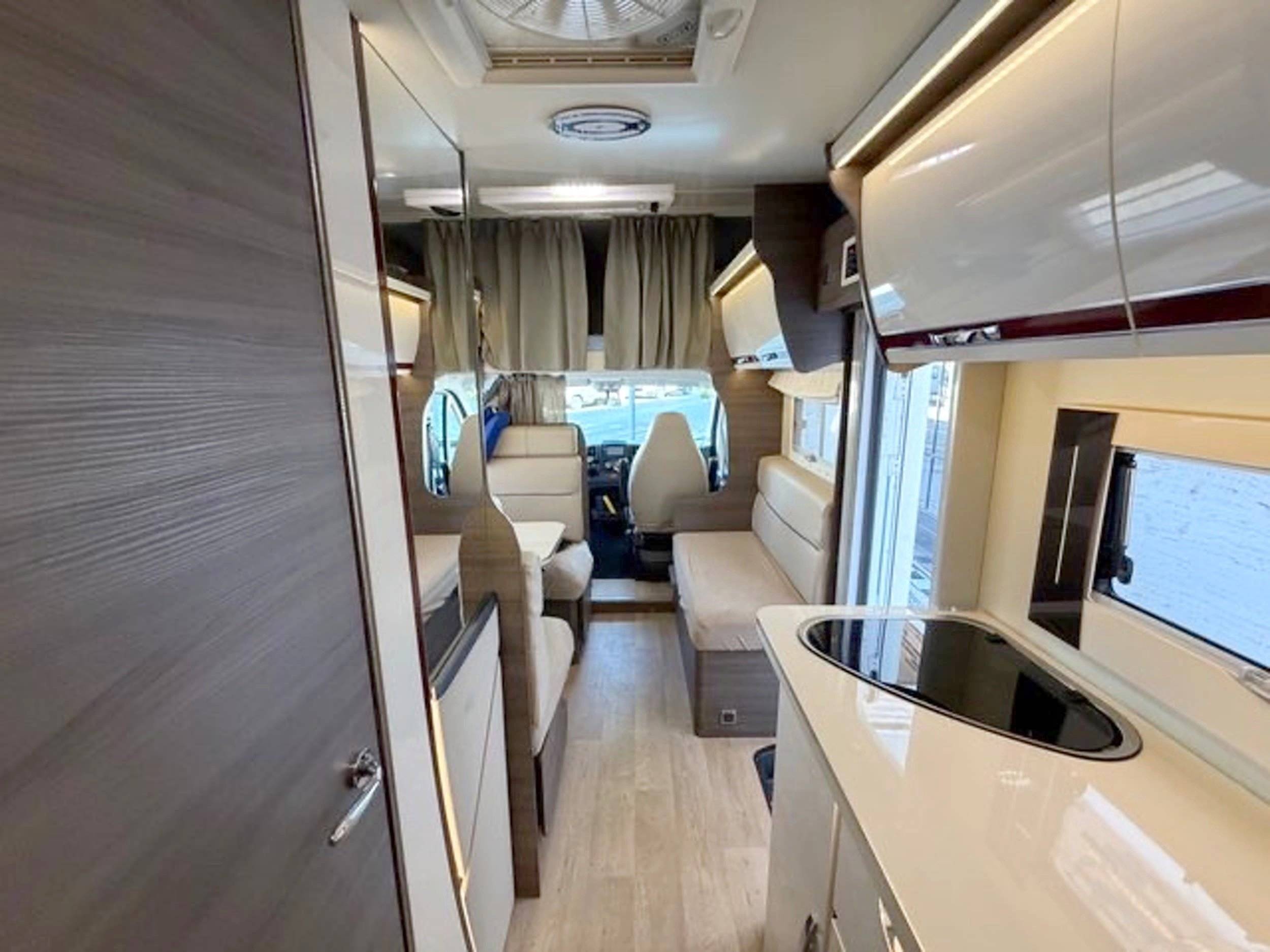 Dining Area Fiat Ducato 2,3 l 130 ch - Yescapa