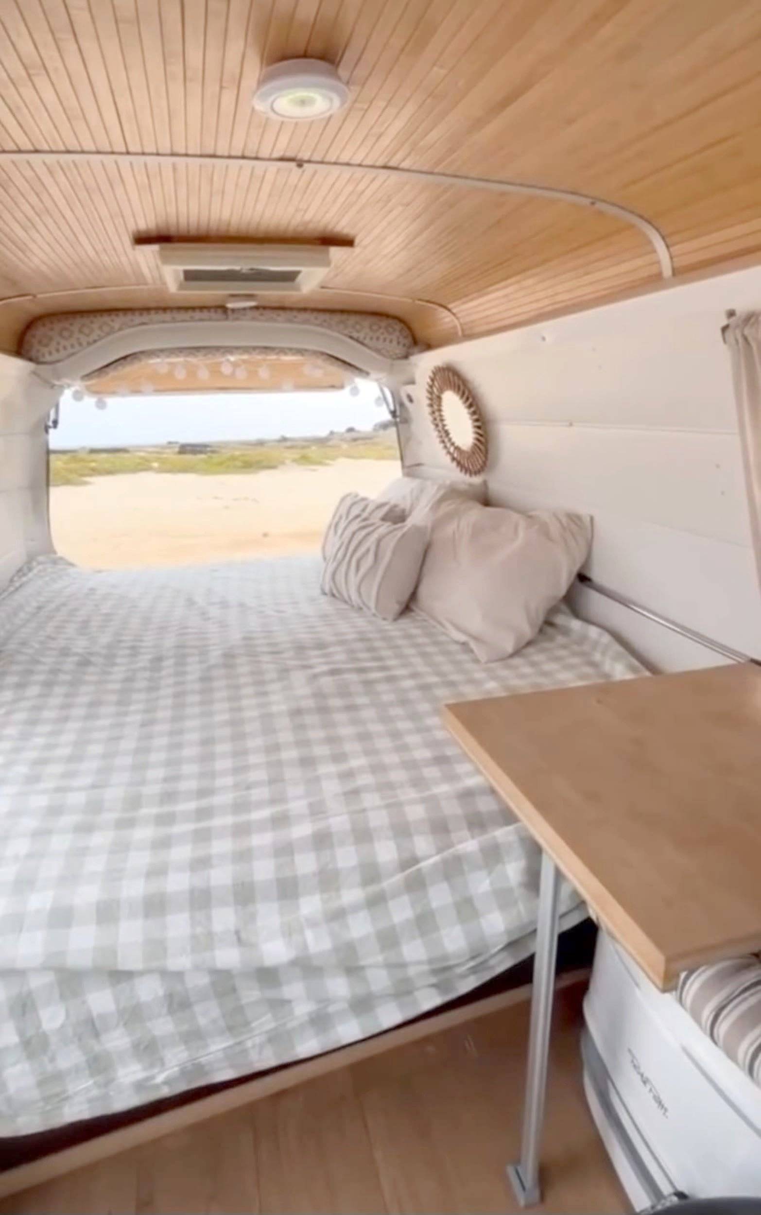 Couchages Nissan Vanette - Yescapa