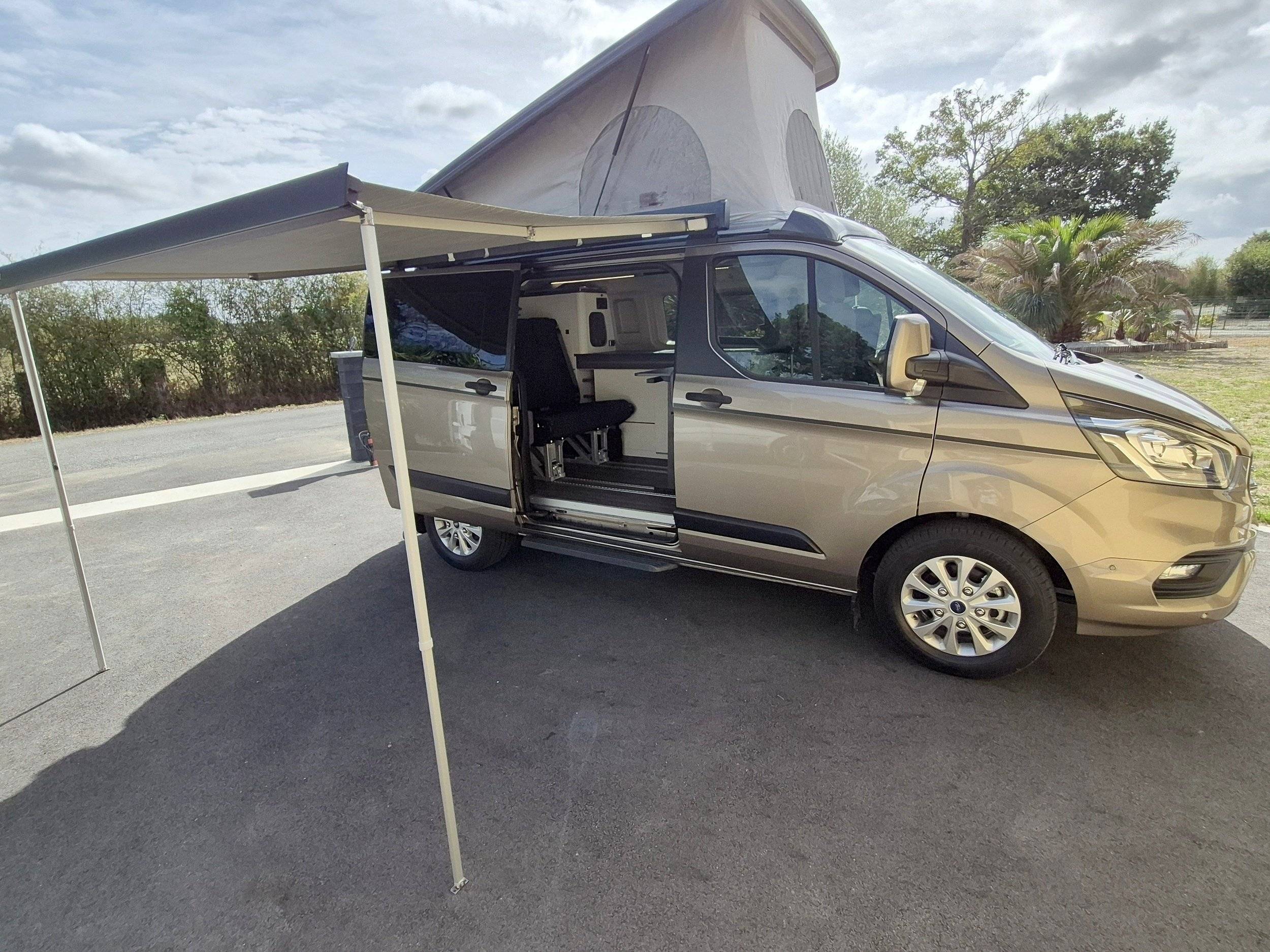 Front view from 3/4  - Yescapa