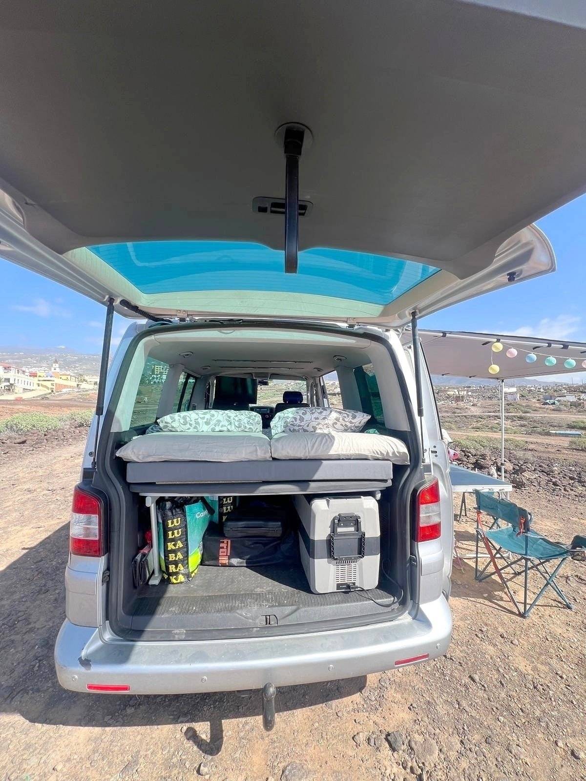 Rear view Volkswagen T5 2,5 l 130 ch - Yescapa