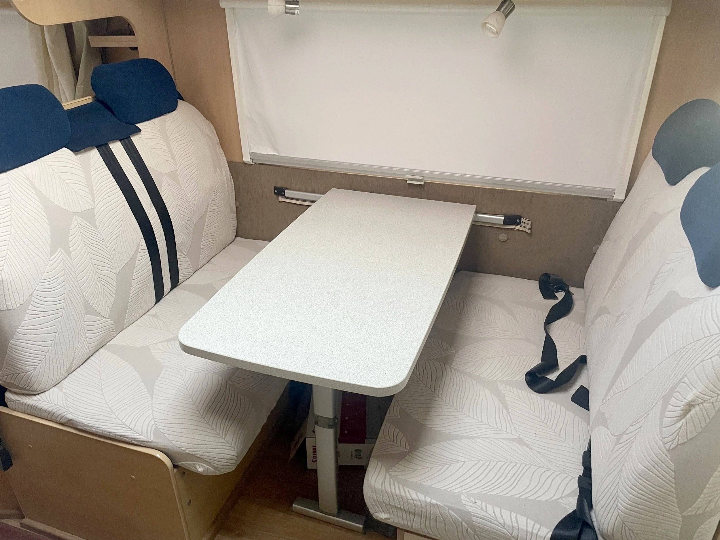 Área de jantar Iveco Fiat ducato - Yescapa