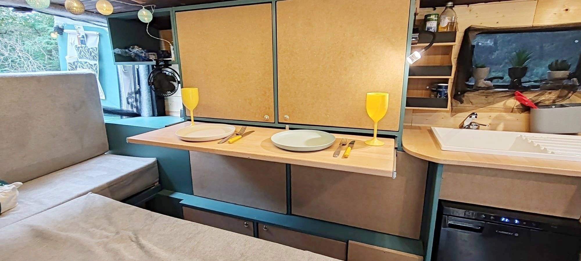 Dining Area Renault Renault Trafic - Yescapa