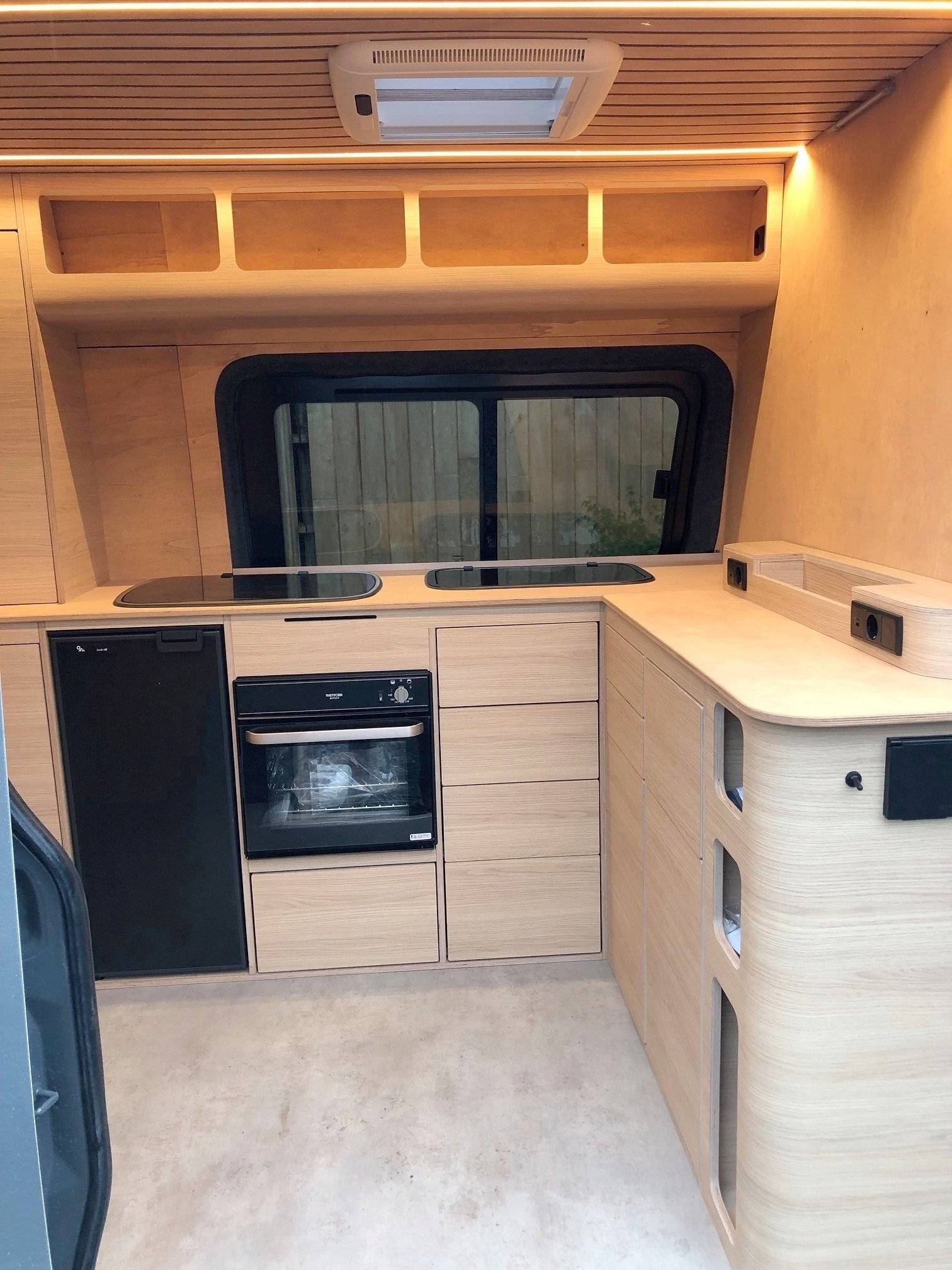 Cozinha Mercedes Mercedes Benz Sprinter L2H2 - Yescapa