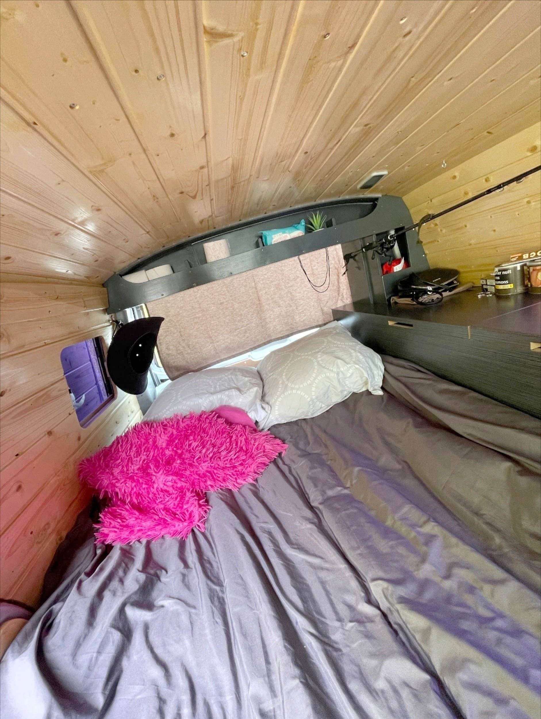 Schlafplätze Volkswagen T5 1,9 l 102 ch - Yescapa