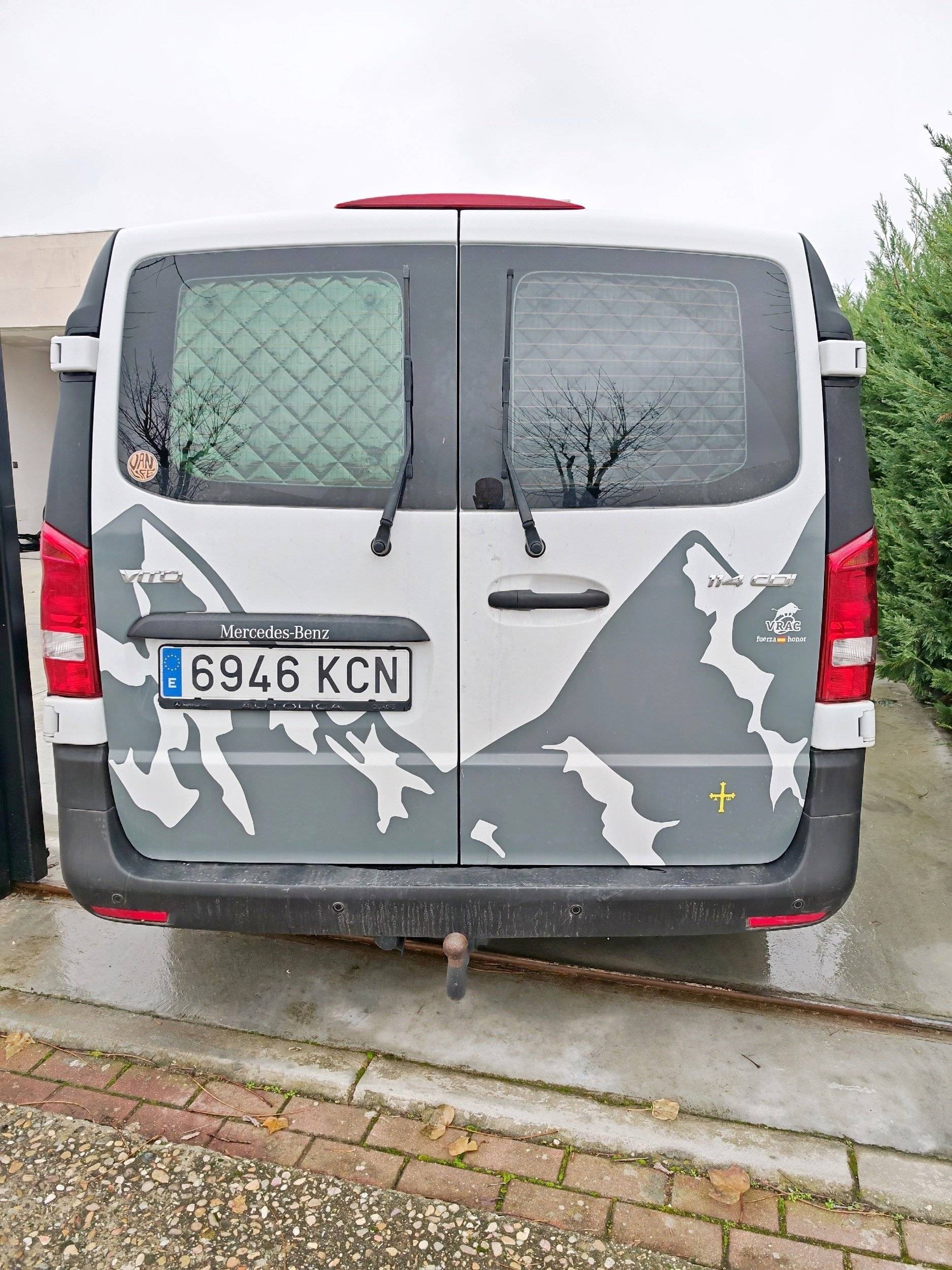 Rear view Mercedes Vito - Yescapa