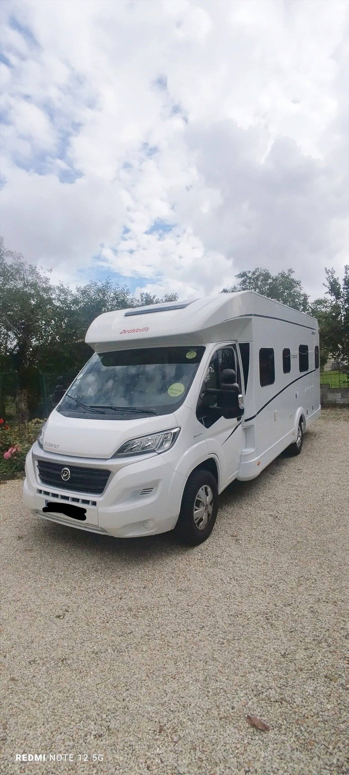 Vista del vehículo ángulo delantero Fiat Ducato 2,3 l 140 Multijet - Yescapa