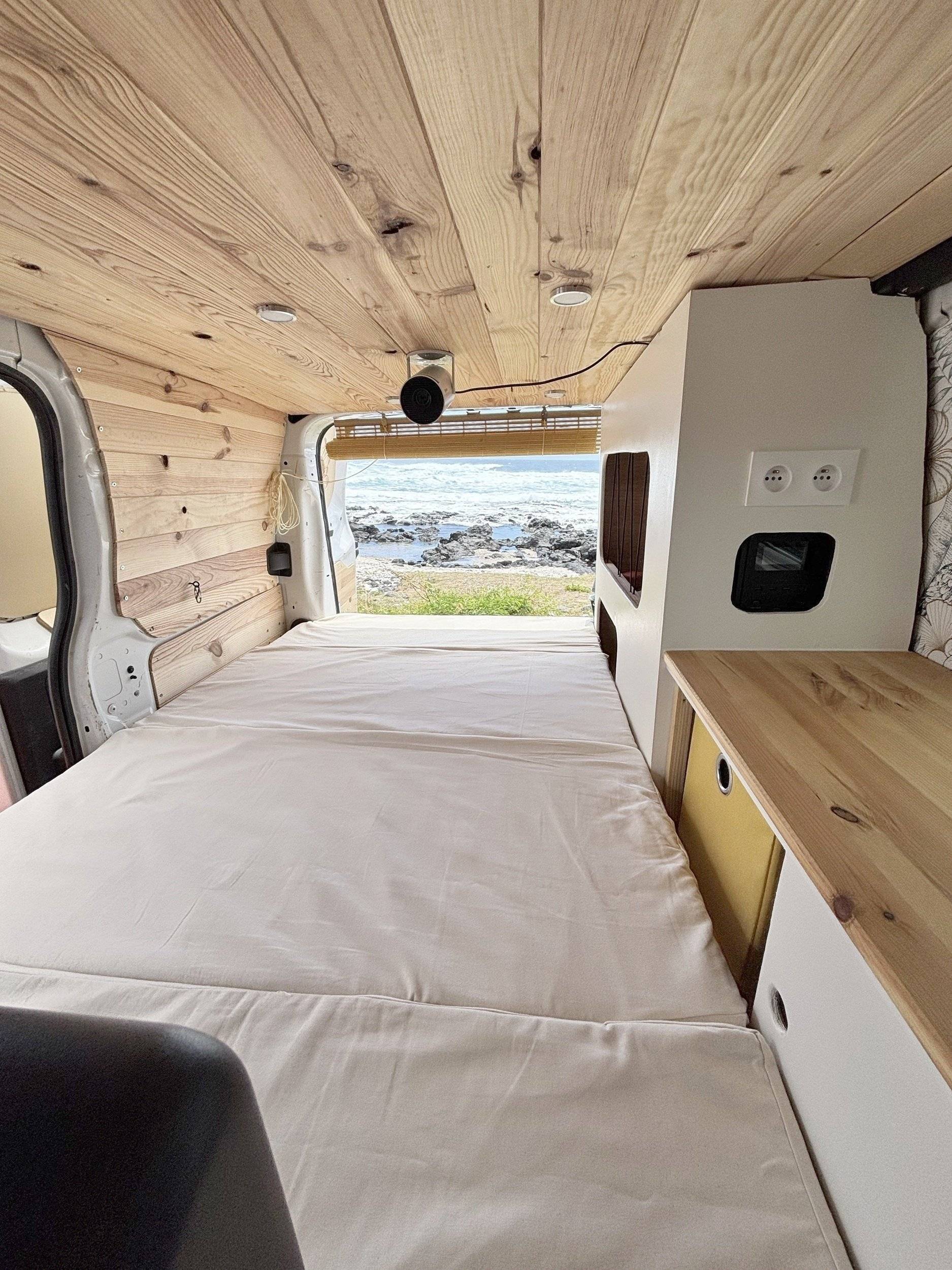 Front view from 3/4 Citroën Citroën jumpy - Yescapa