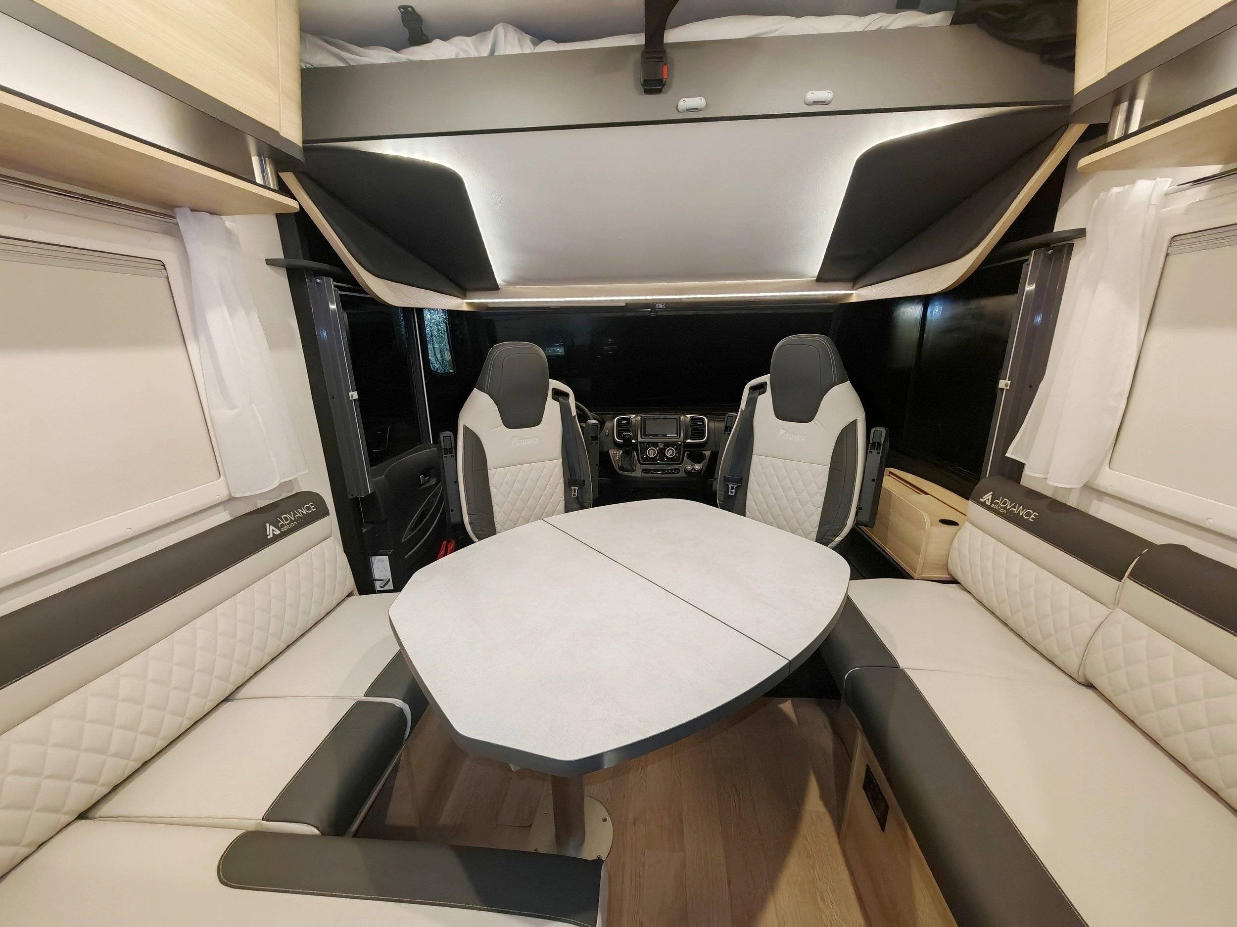 Dining Area Fiat FIAT DUCATO - Yescapa