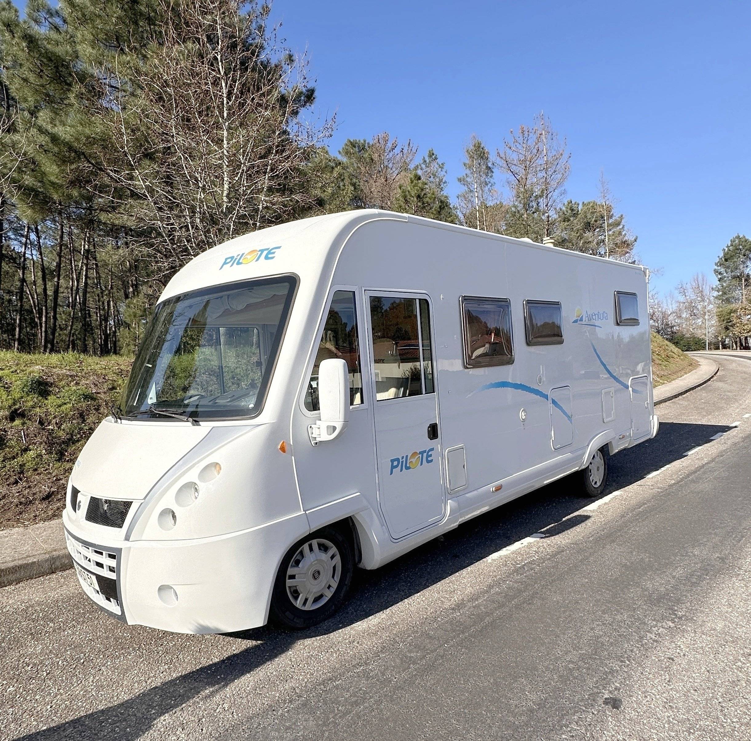 schräge Vorderansicht Fiat - Yescapa