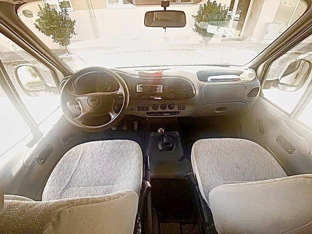Driver's compartment Ford ford transit - Yescapa