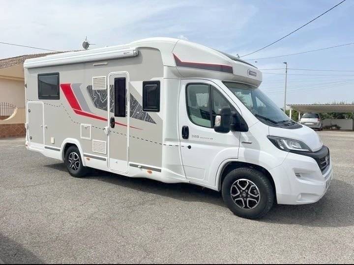 Vista del vehículo ángulo delantero Fiat Ducato 2,3 l 148 ch - Yescapa
