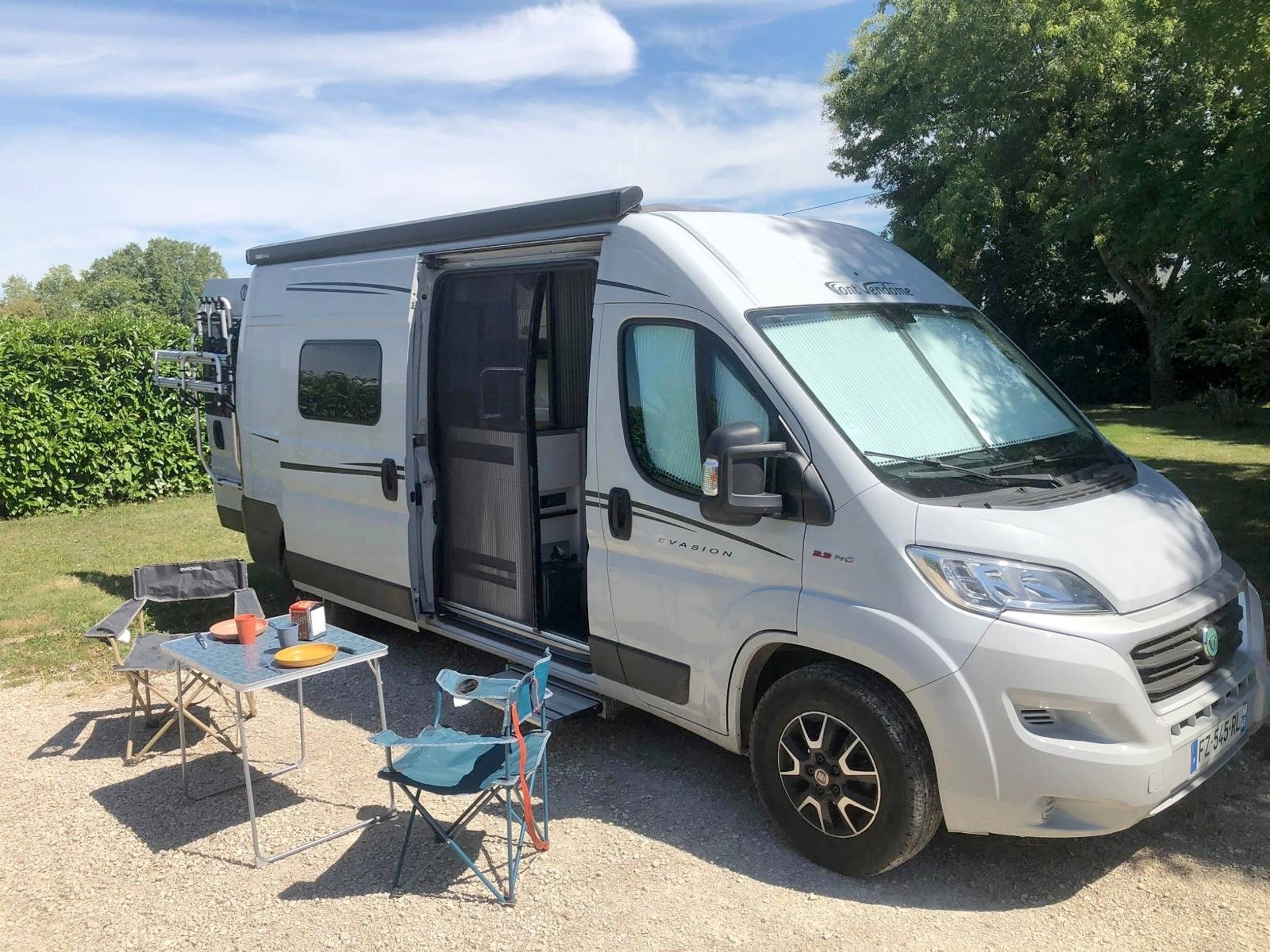 schräge Vorderansicht Fiat Ducato 2,3 l 130 ch - Yescapa