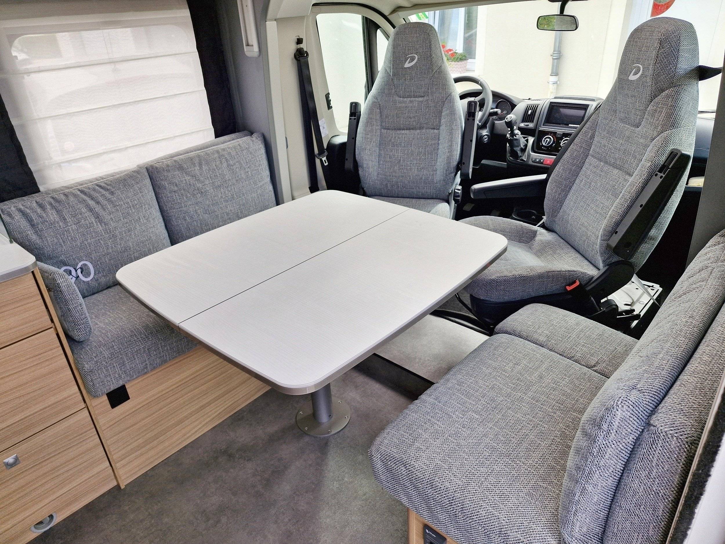 Dining Area Fiat 2,3 l 140ch - Yescapa