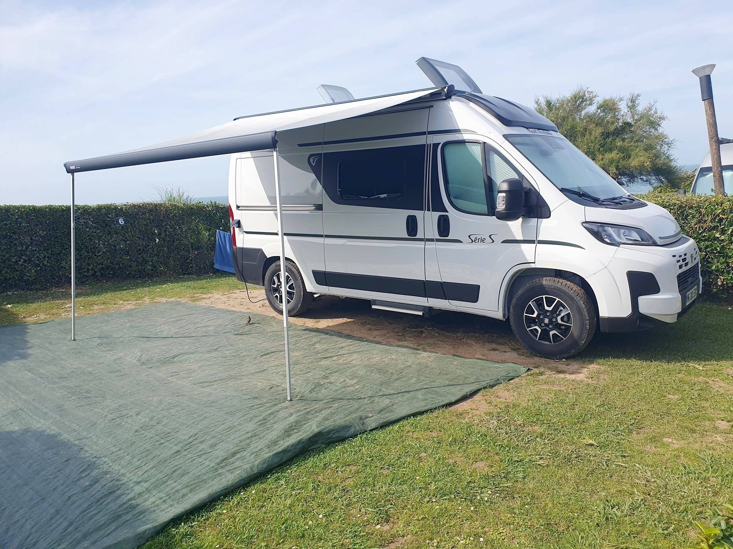 schräge Vorderansicht Fiat Ducato 2,3l multijet 140 ch - Yescapa