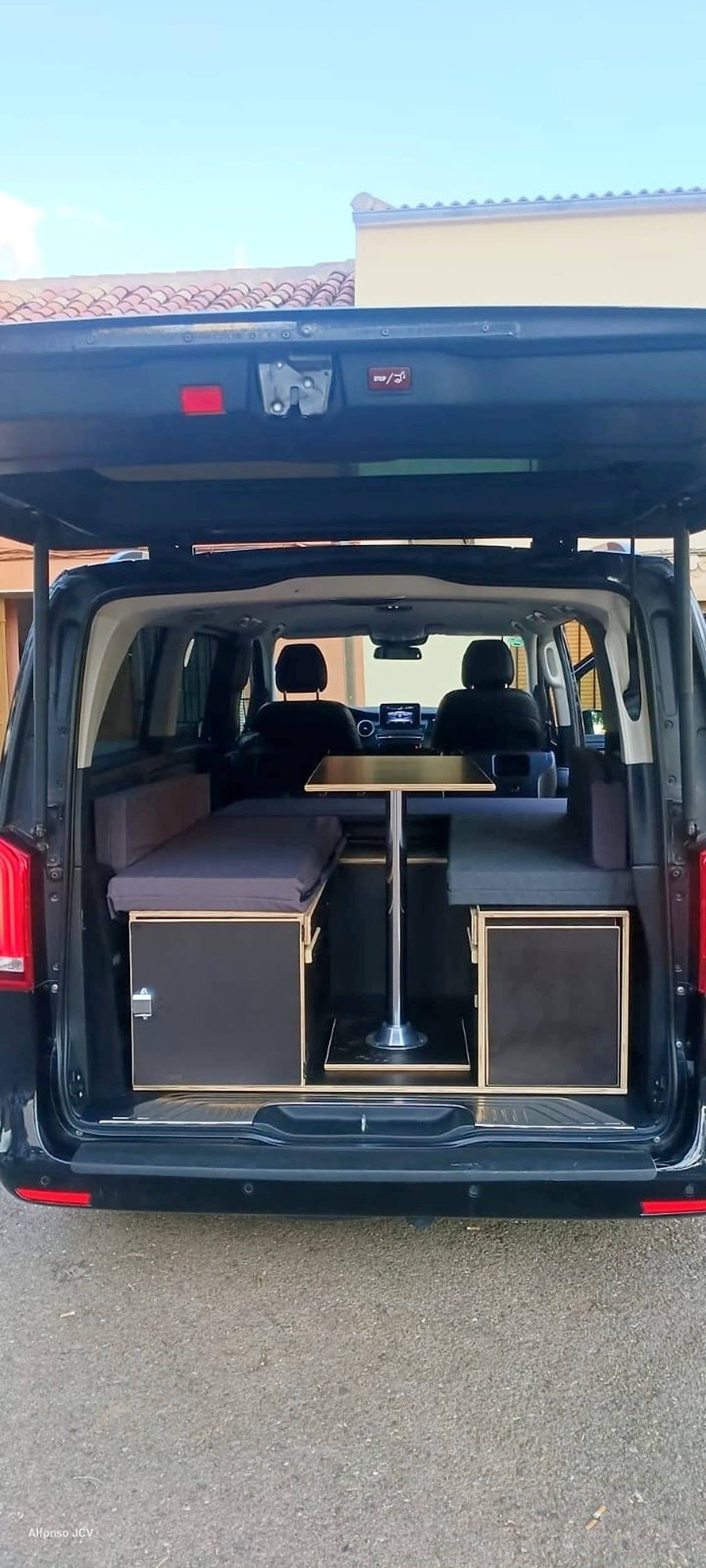 Comedor Mercedes V250 - Yescapa