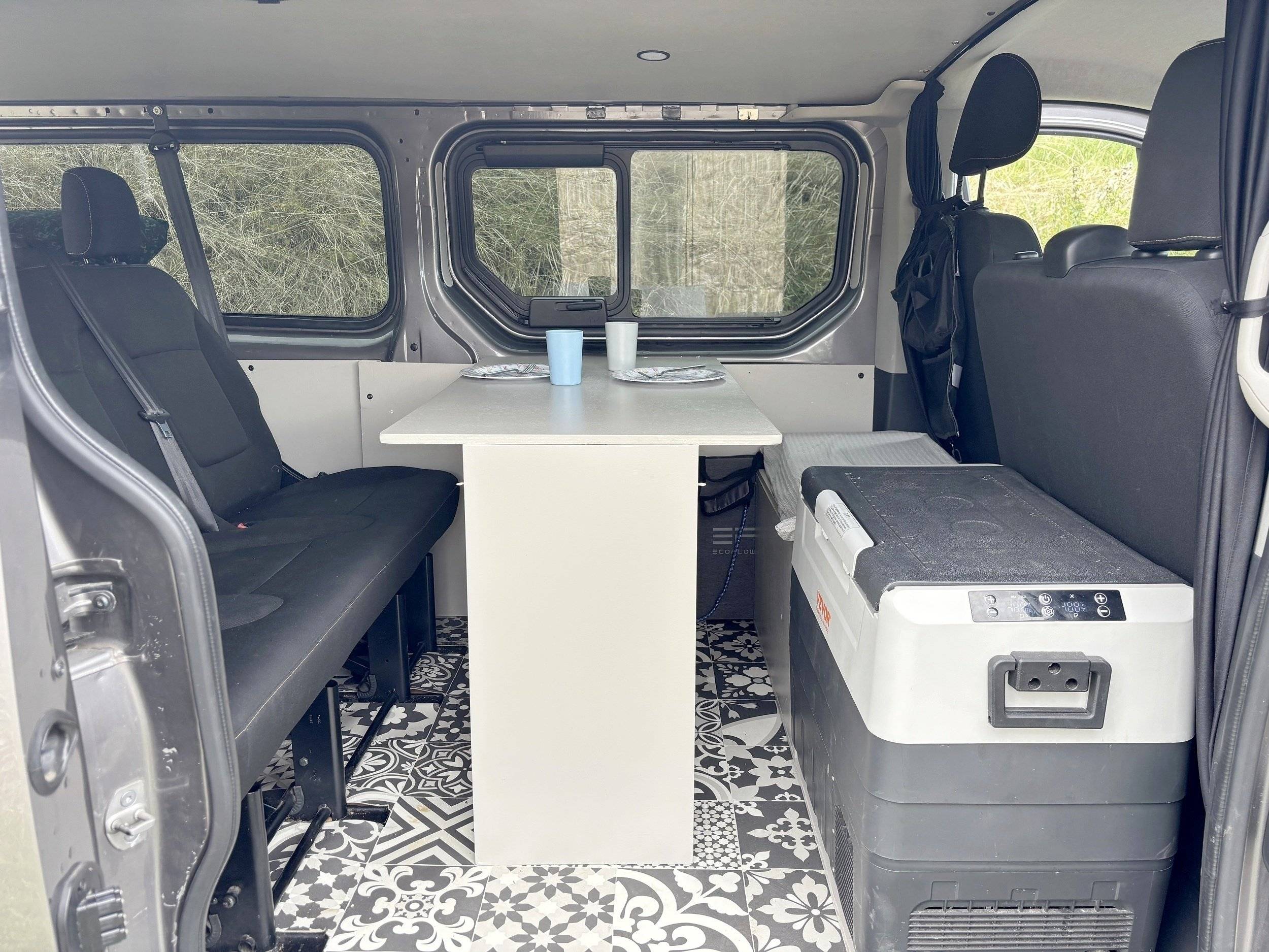 Coin repas Renault Trafic III Confort 1,6 l 115 ch - Yescapa