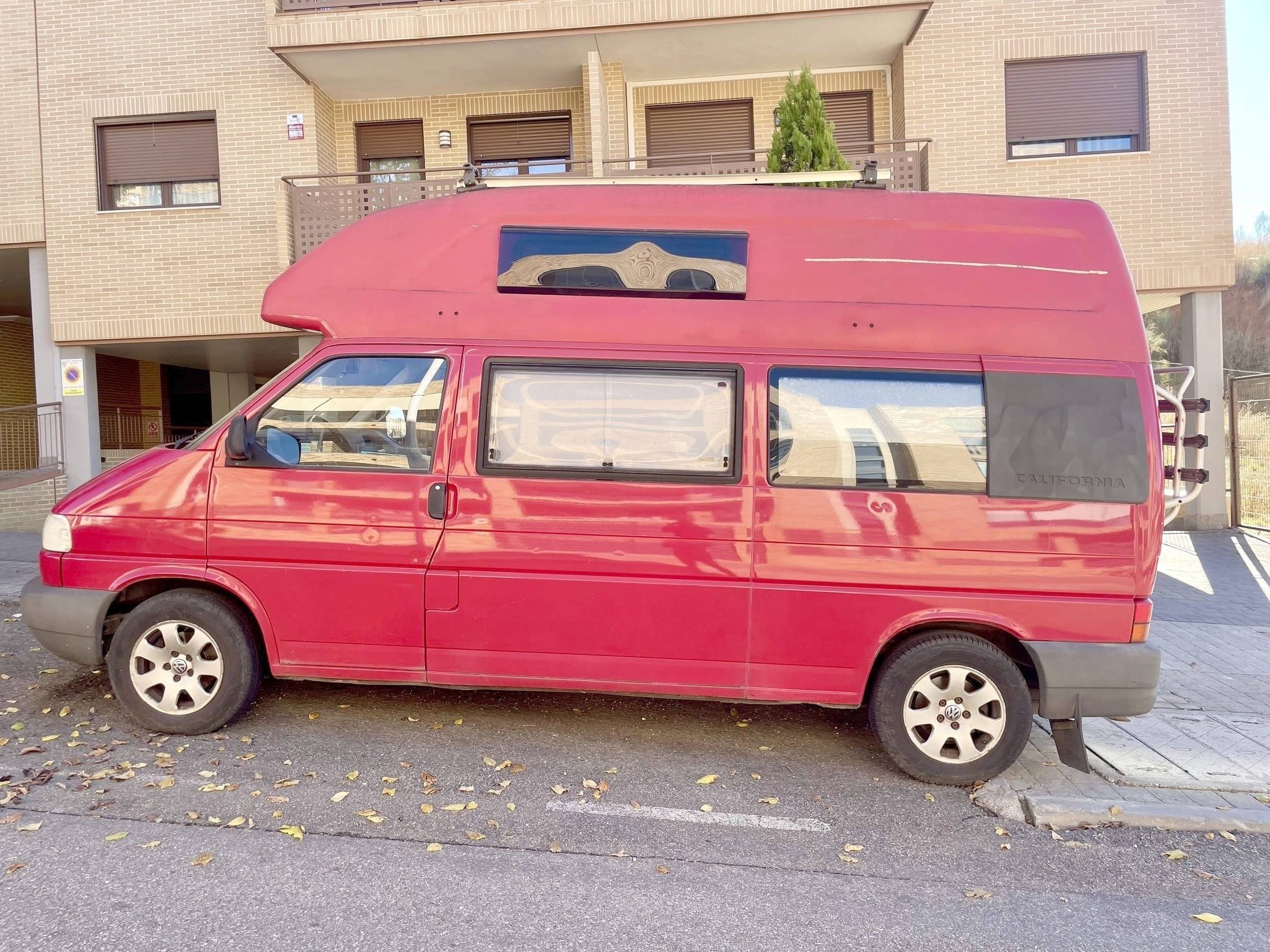 Front view from 3/4 Volkswagen T4 2,5l 102cv - Yescapa