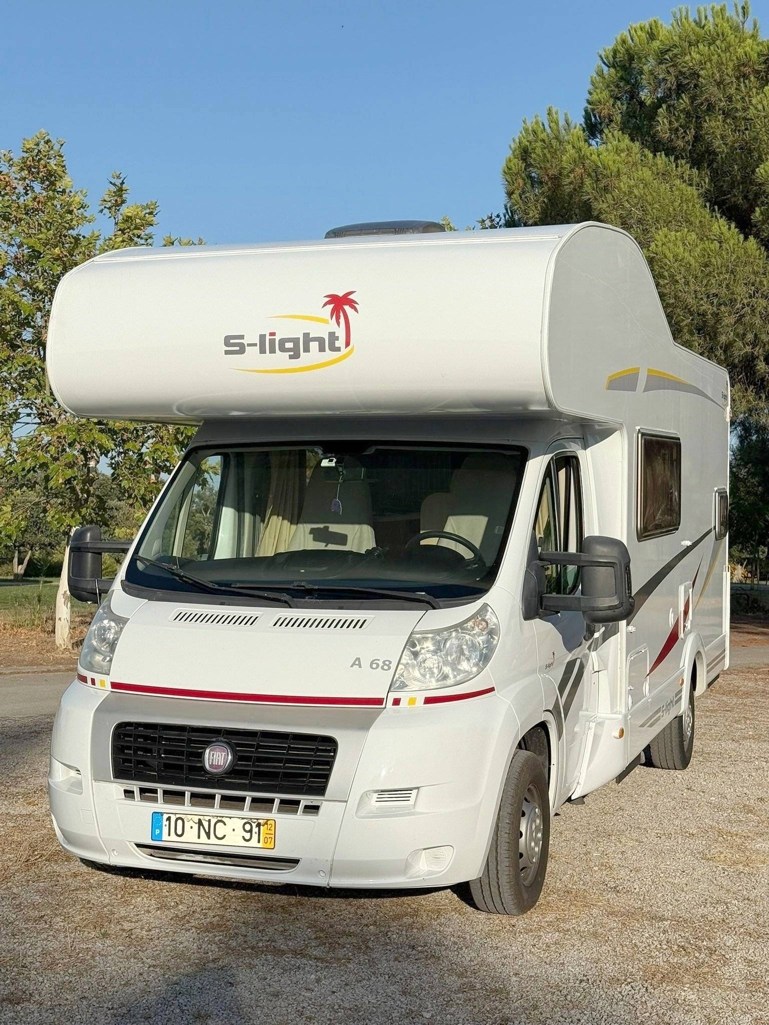 Vista del vehículo ángulo delantero Fiat Fiat Ducato 150 CV - Yescapa