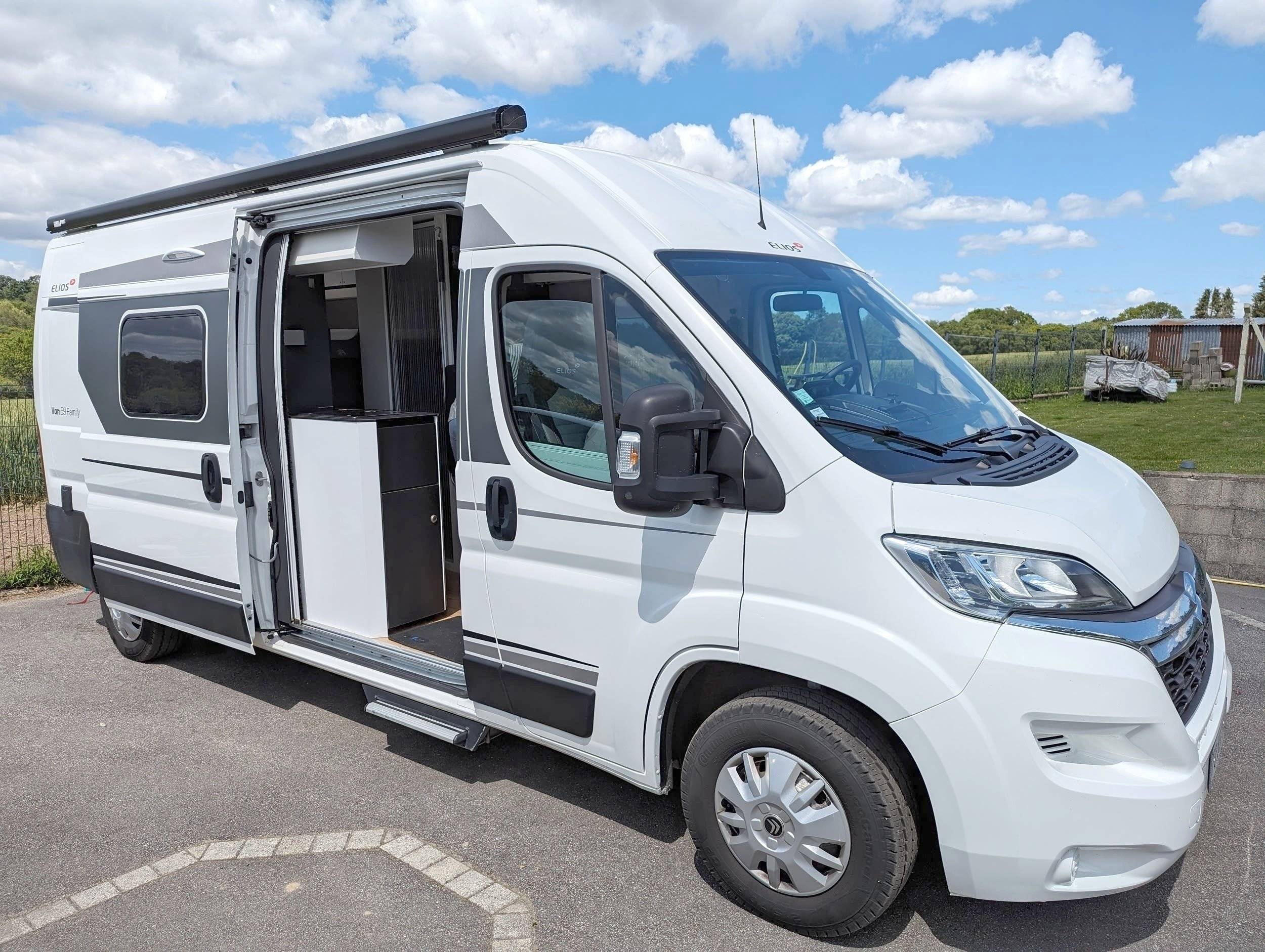 Location Fourgon aménagé Guérande 81367 Elios 59 Fami… Yescapa