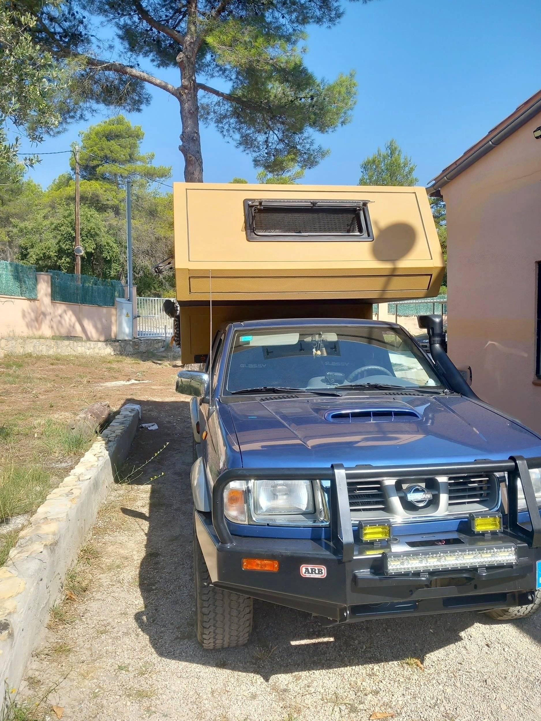 Vista frontale a ¾  - Yescapa
