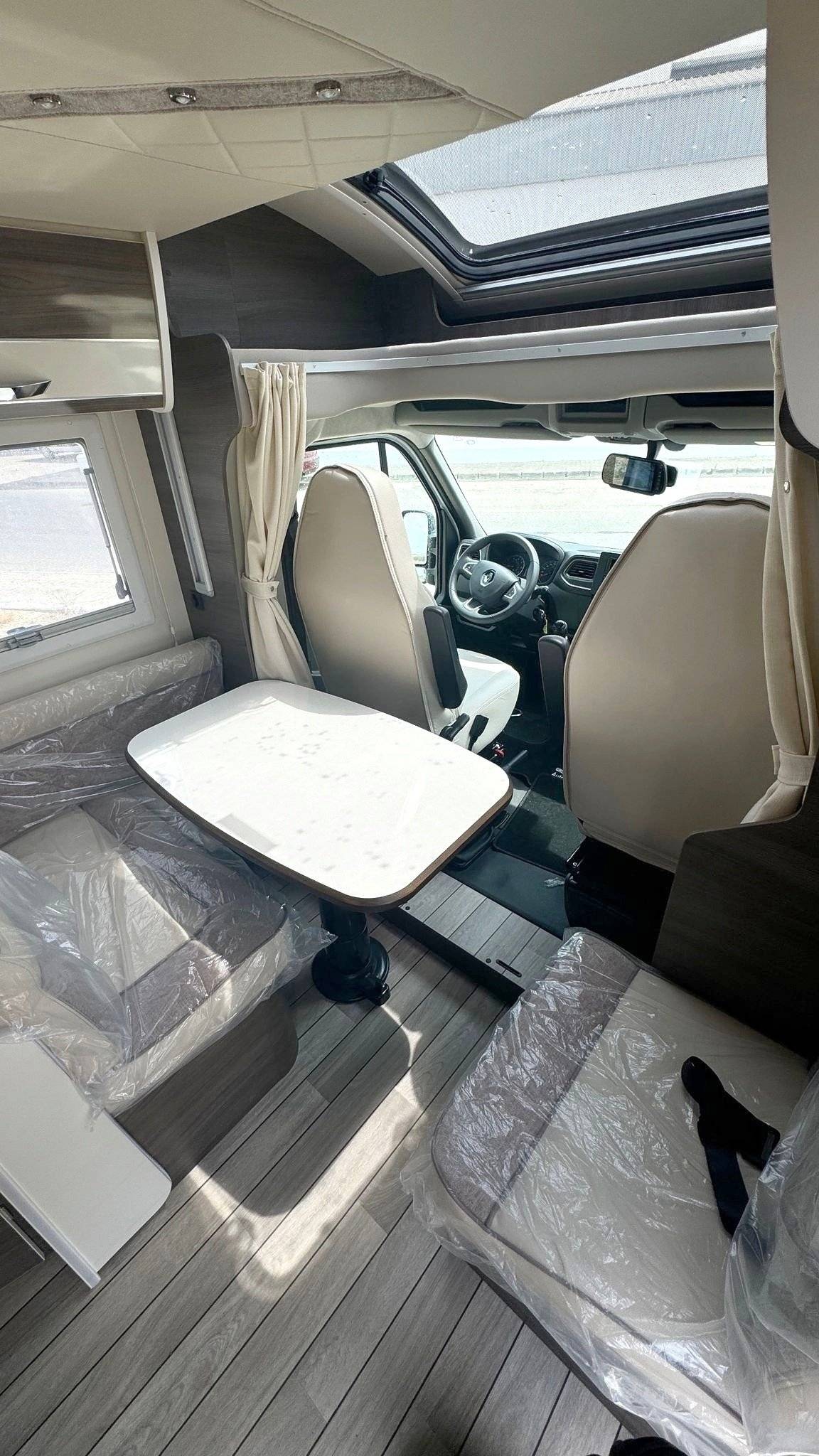 Coin repas Renault Master 2,3 l 165 ch - Yescapa