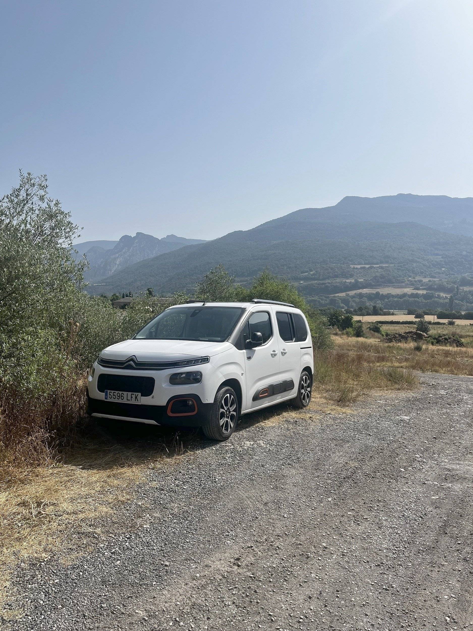 Voorkant 3/4 Citroën Berlingo - Yescapa