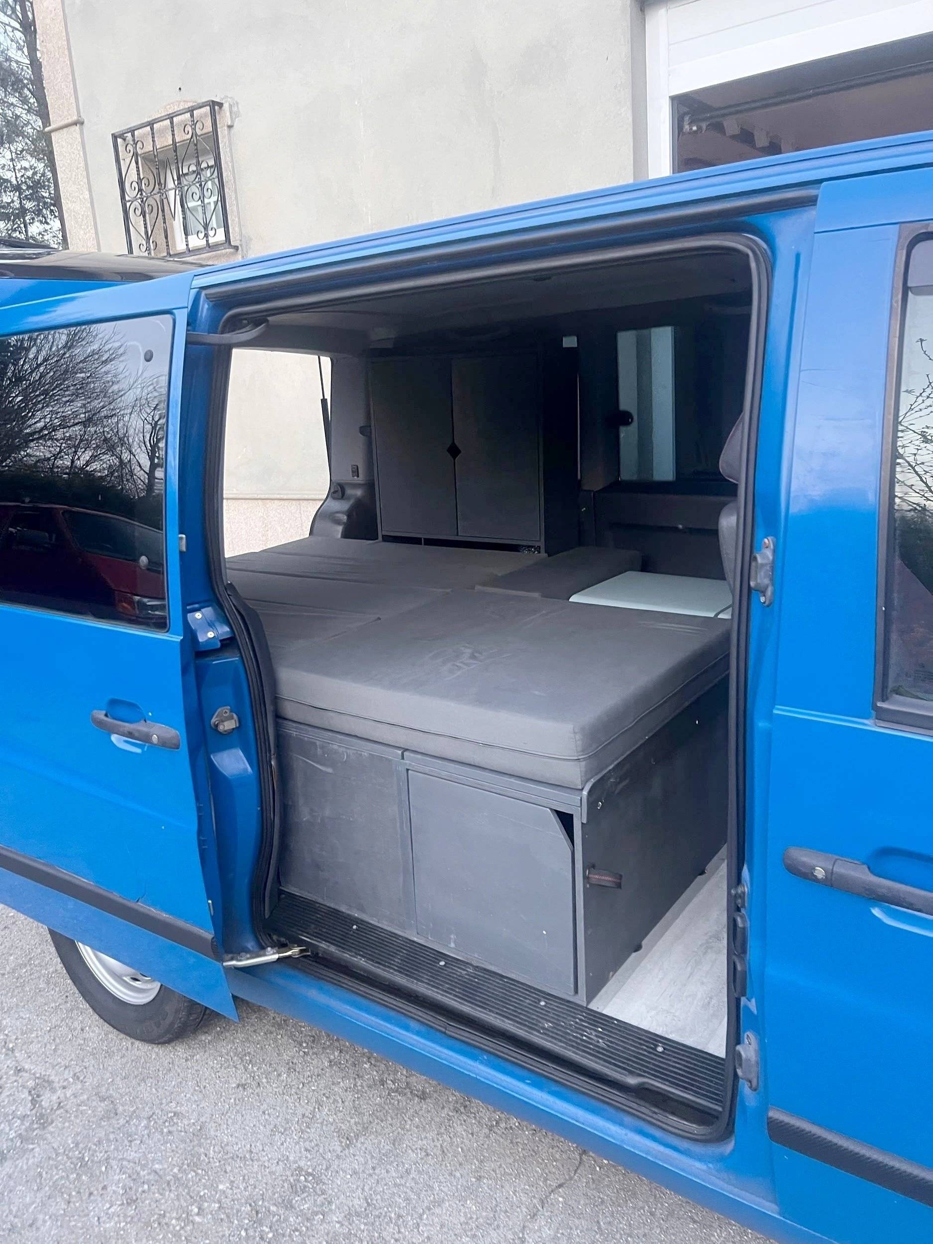 Mercedes V220D