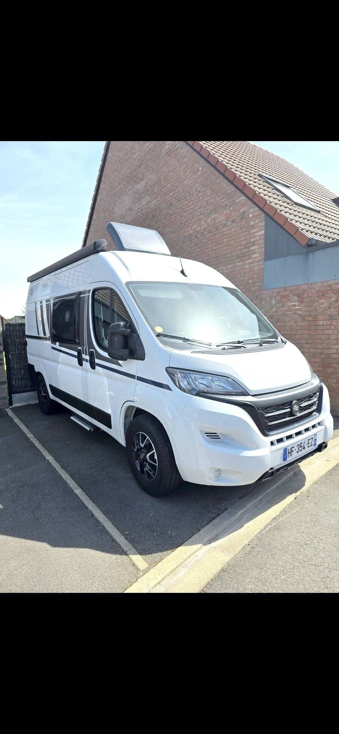 Front view from 3/4 Fiat - Yescapa