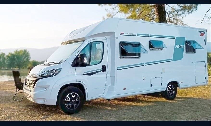 Vista del vehículo ángulo delantero Fiat - Yescapa