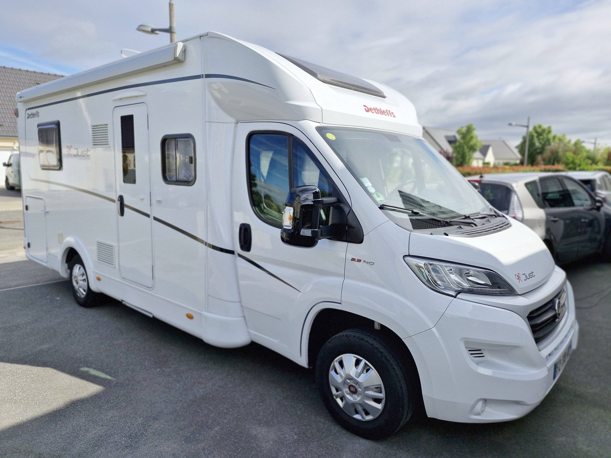 Front view from 3/4 Fiat 2,3 l 140ch - Yescapa