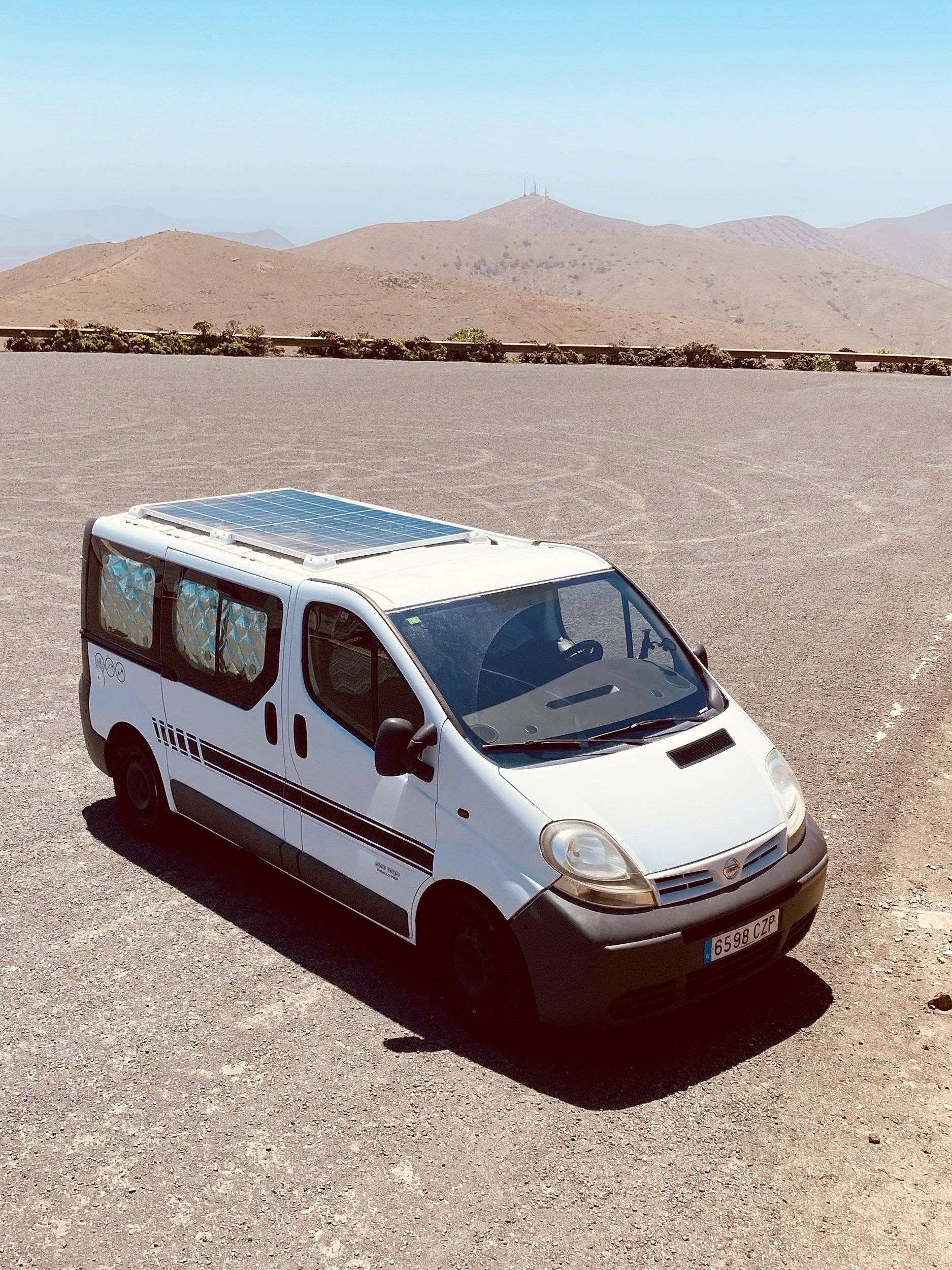 Vista frontale a ¾ Nissan primastar - Yescapa