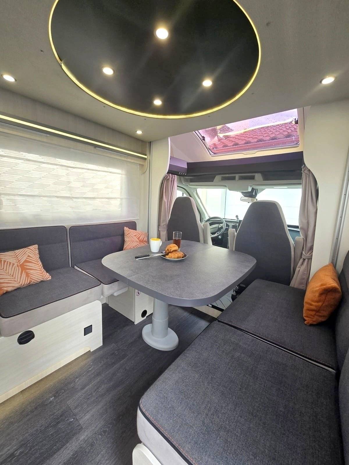 Coin repas Ford ford transit 170 automatique - Yescapa