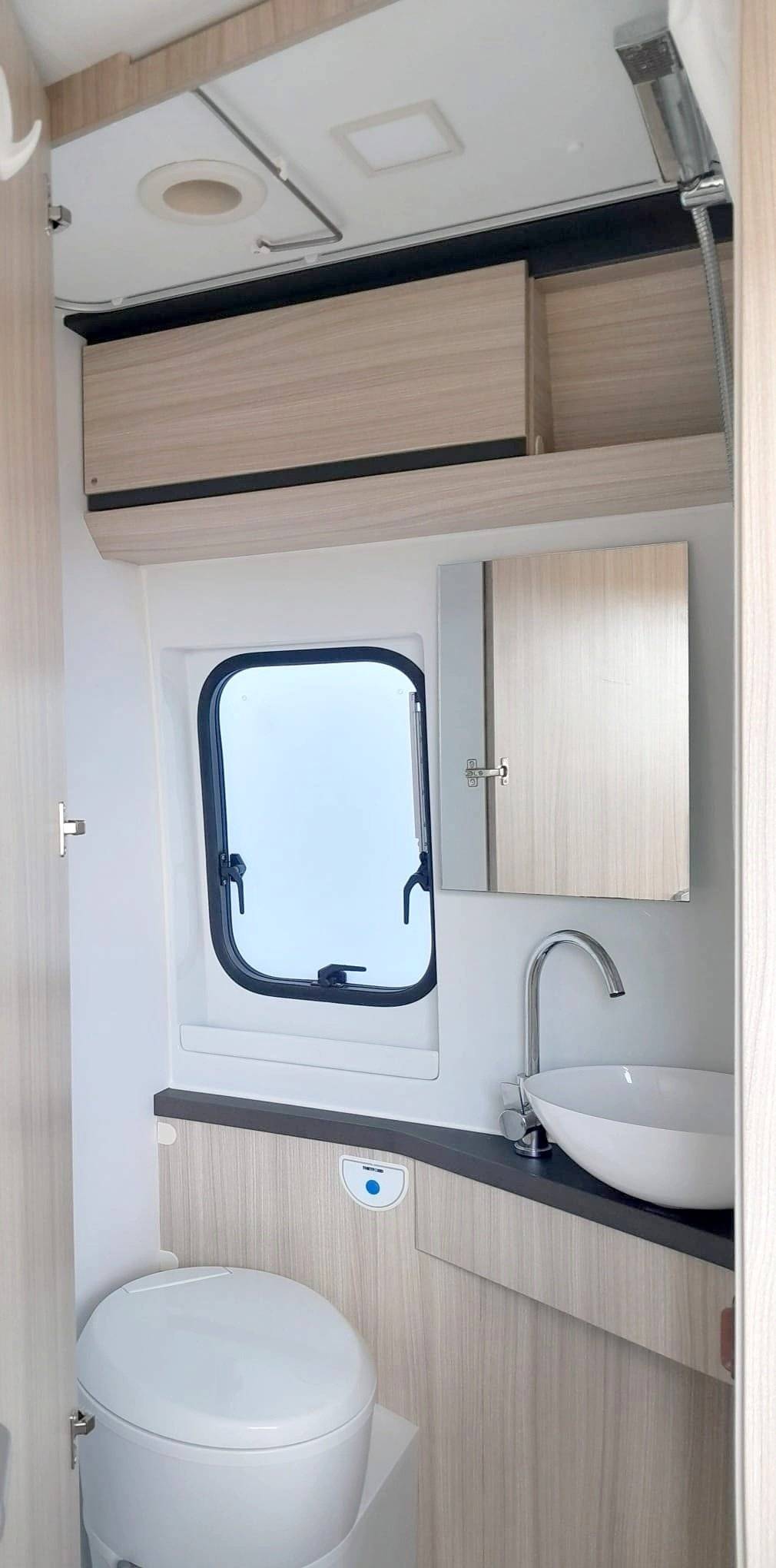 Adria Adria Twin PLUS 600 SPB Family