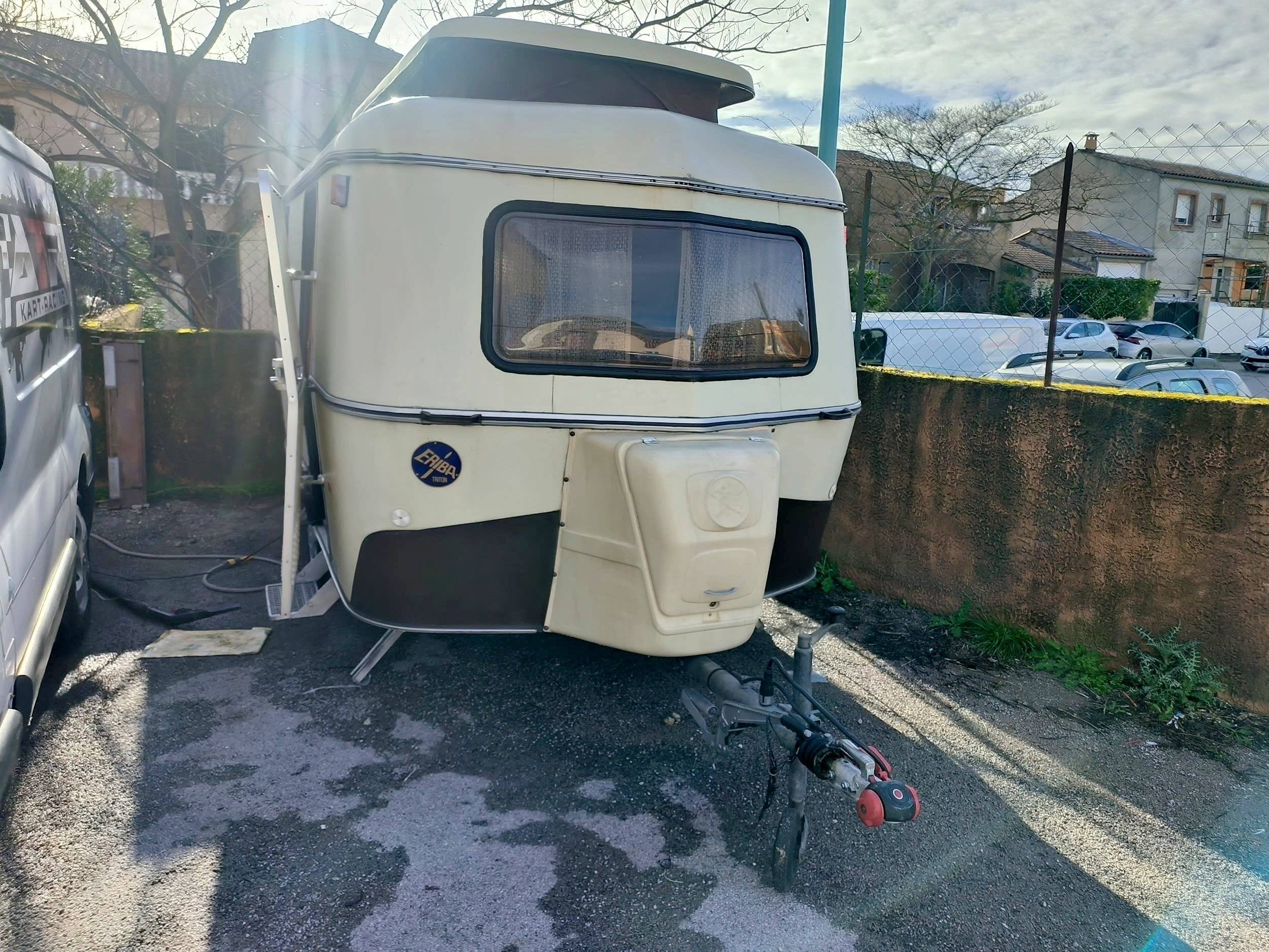 Vista del vehicle angle davanter  - Yescapa