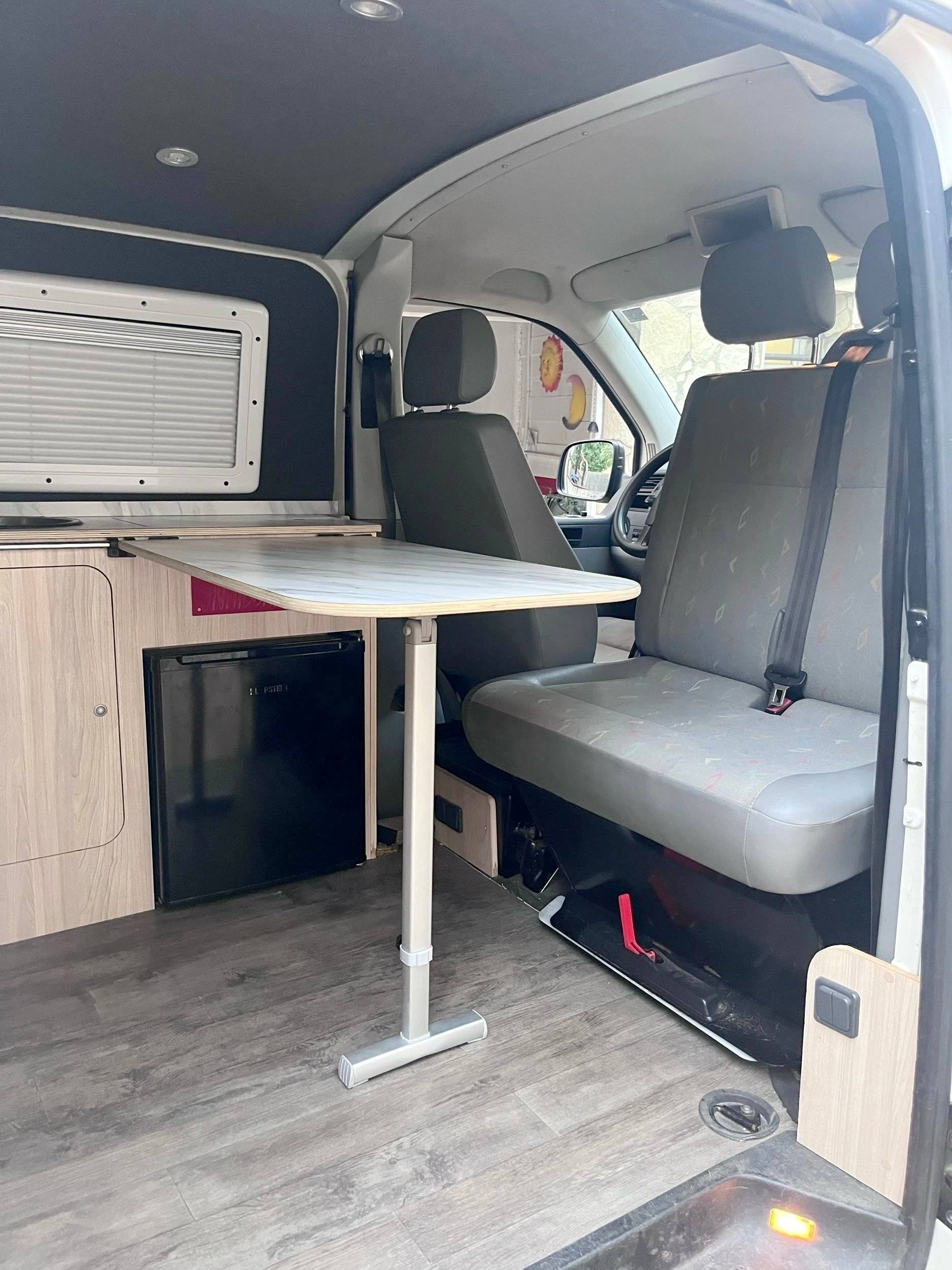 Comedor Volkswagen T5 Transporter 1,9 TDI 114cv - Yescapa
